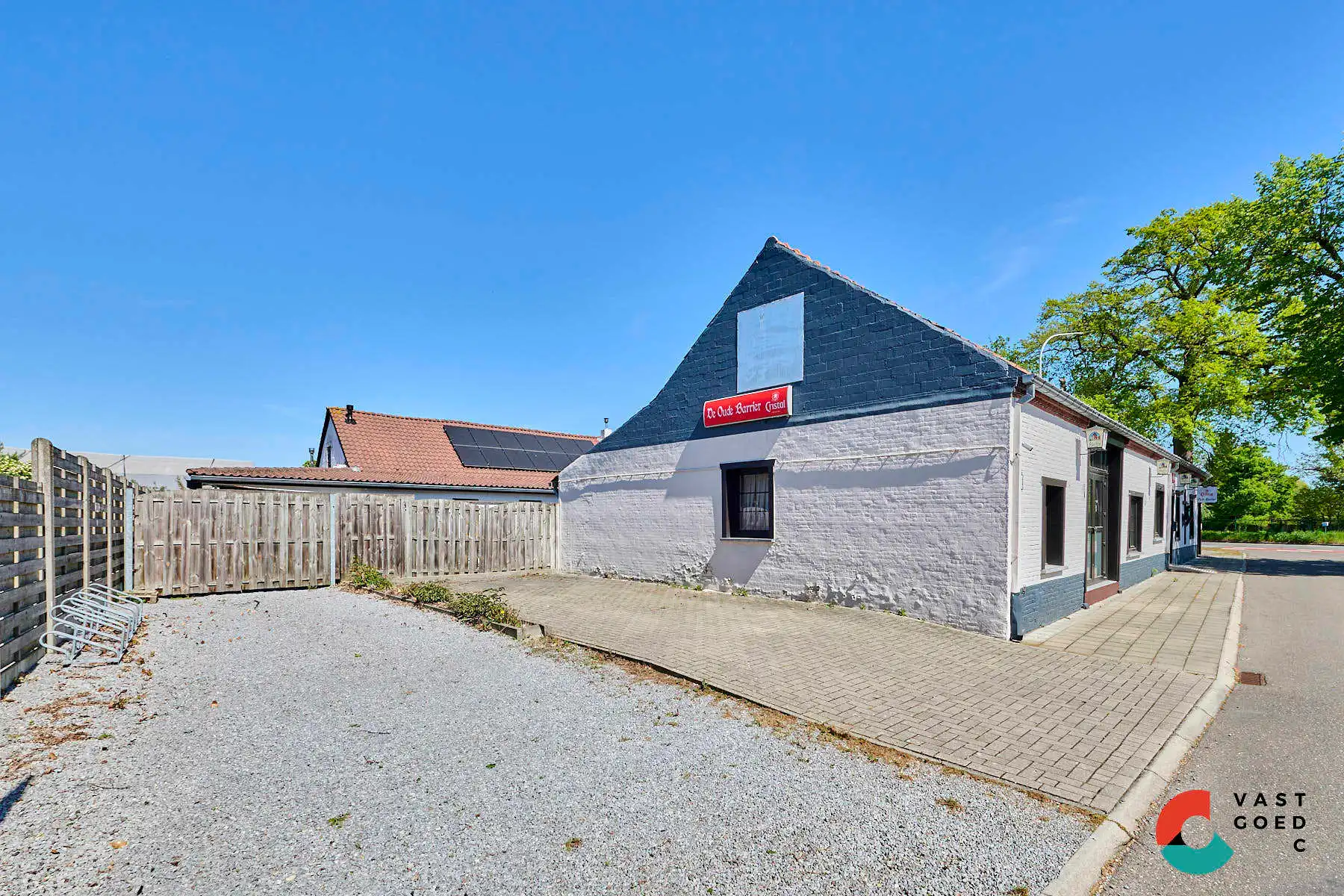 Karaktervolle woning met polyvalente handelsruimte en een authentieke uitstraling. foto 3