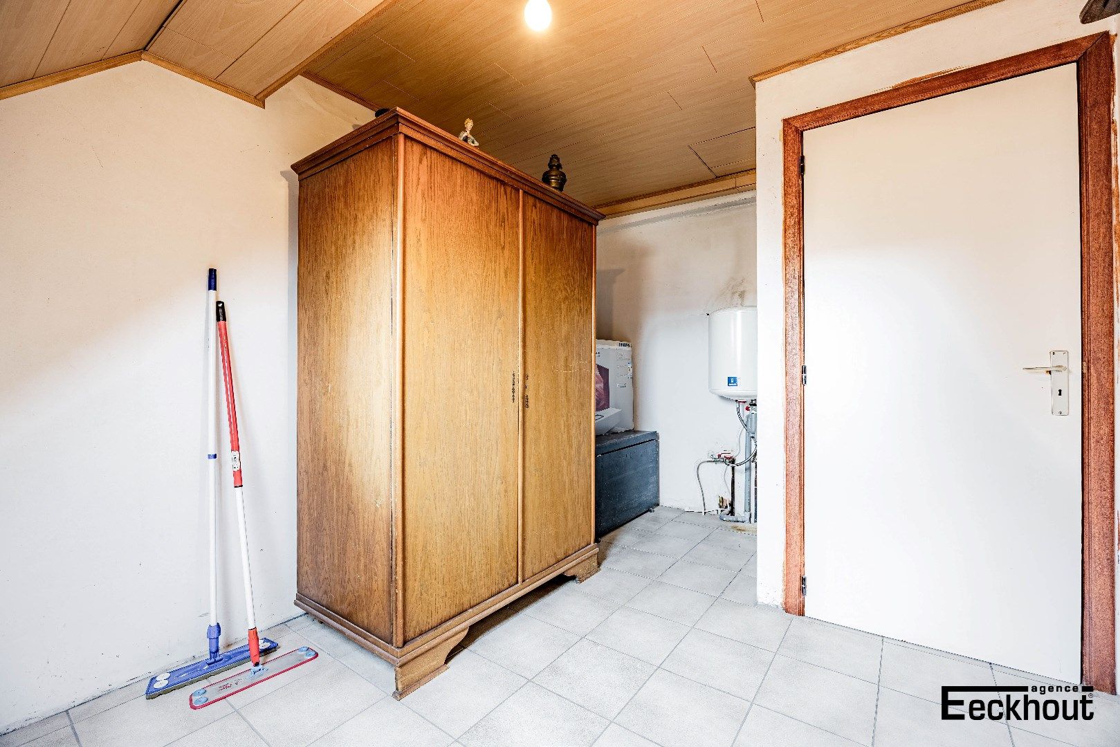 Rijwoning met garagebox en zonnige tuin op gunstige ligging te Oudenburg! foto 23