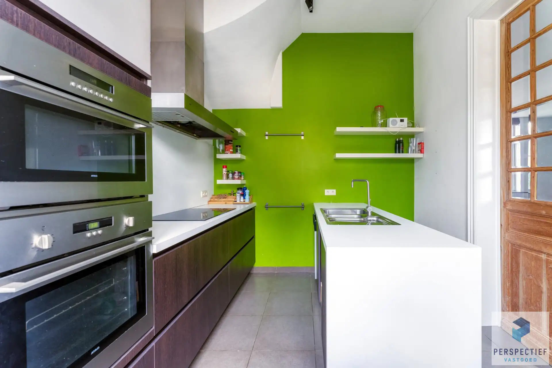 Ruime gerenoveerde woning met tuin & 2 privatieve autostaanplaatsen foto 9