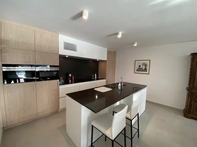 Ruim en instapklaar appartement met 3 slaapkamers, 2 terrassen en garage. foto 14