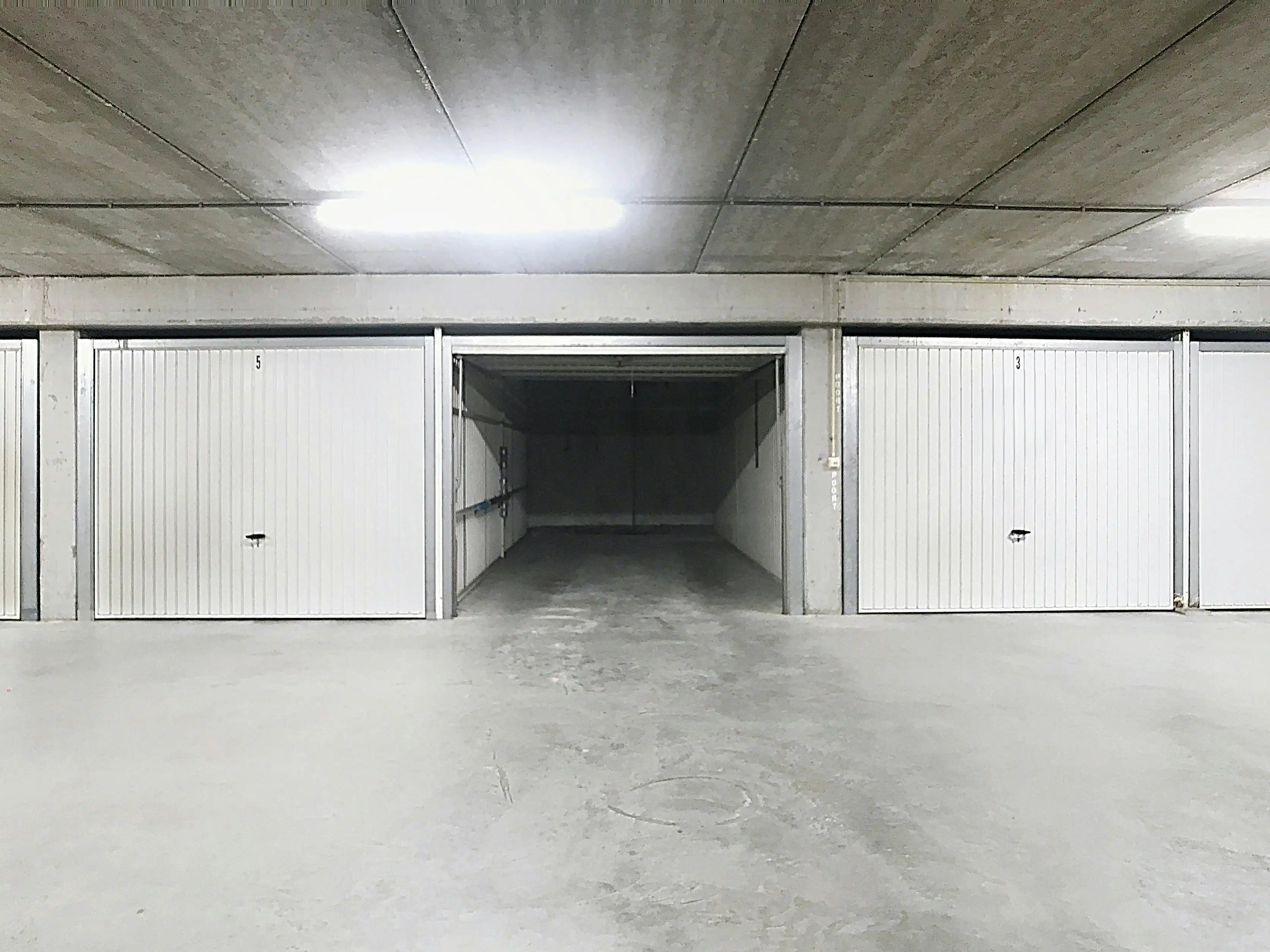 Ruime garagebox op topligging te Duinenweg! foto 10