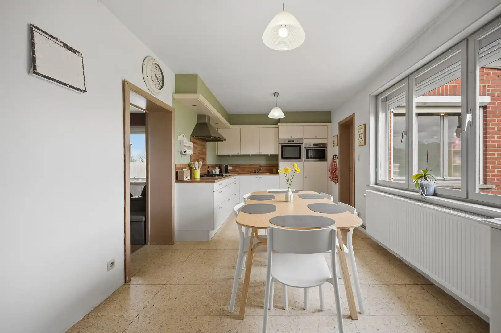 Instapklare open bebouwing in Wommersom met tuin, terras, garage en 3 slaapkamers foto 4