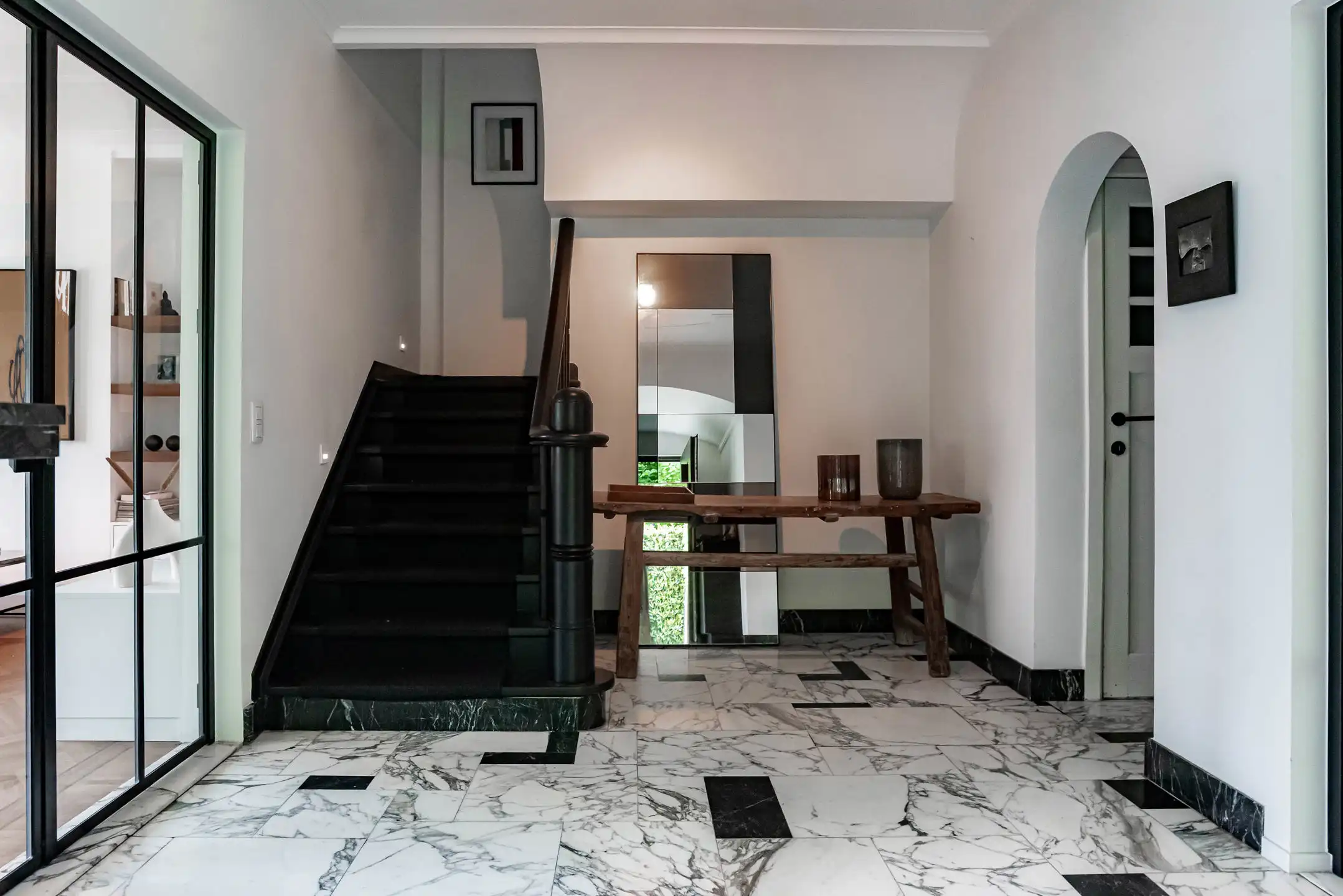 Prachtig gerenoveerde halfopen woning op een mooi perceel foto 3