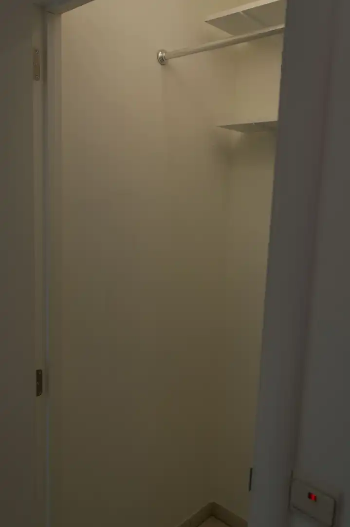 Ongemeubelde studio op de eerste verdieping foto 14