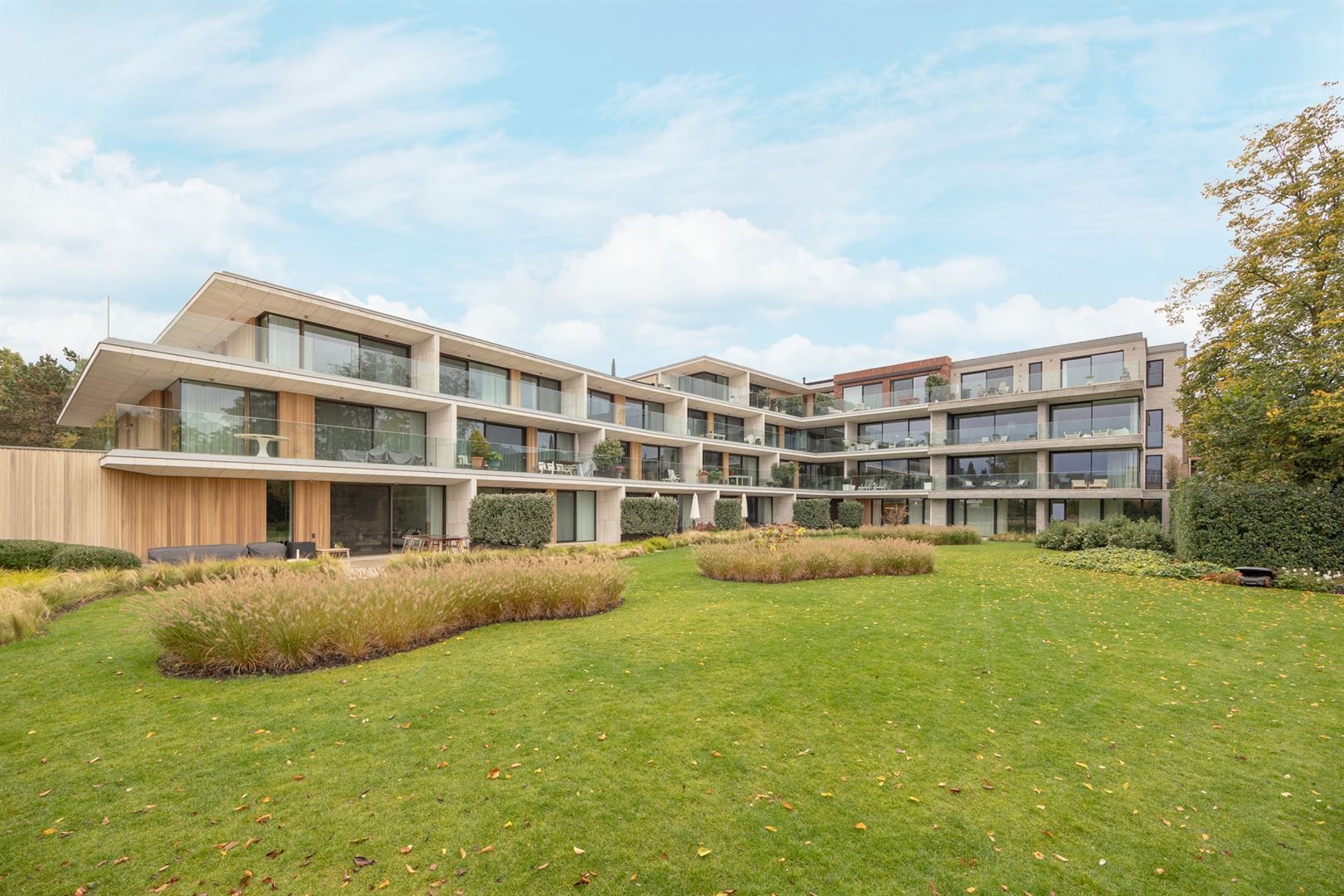Luxe nieuwbouwappartement met terrassen foto {{pictureIndex}}