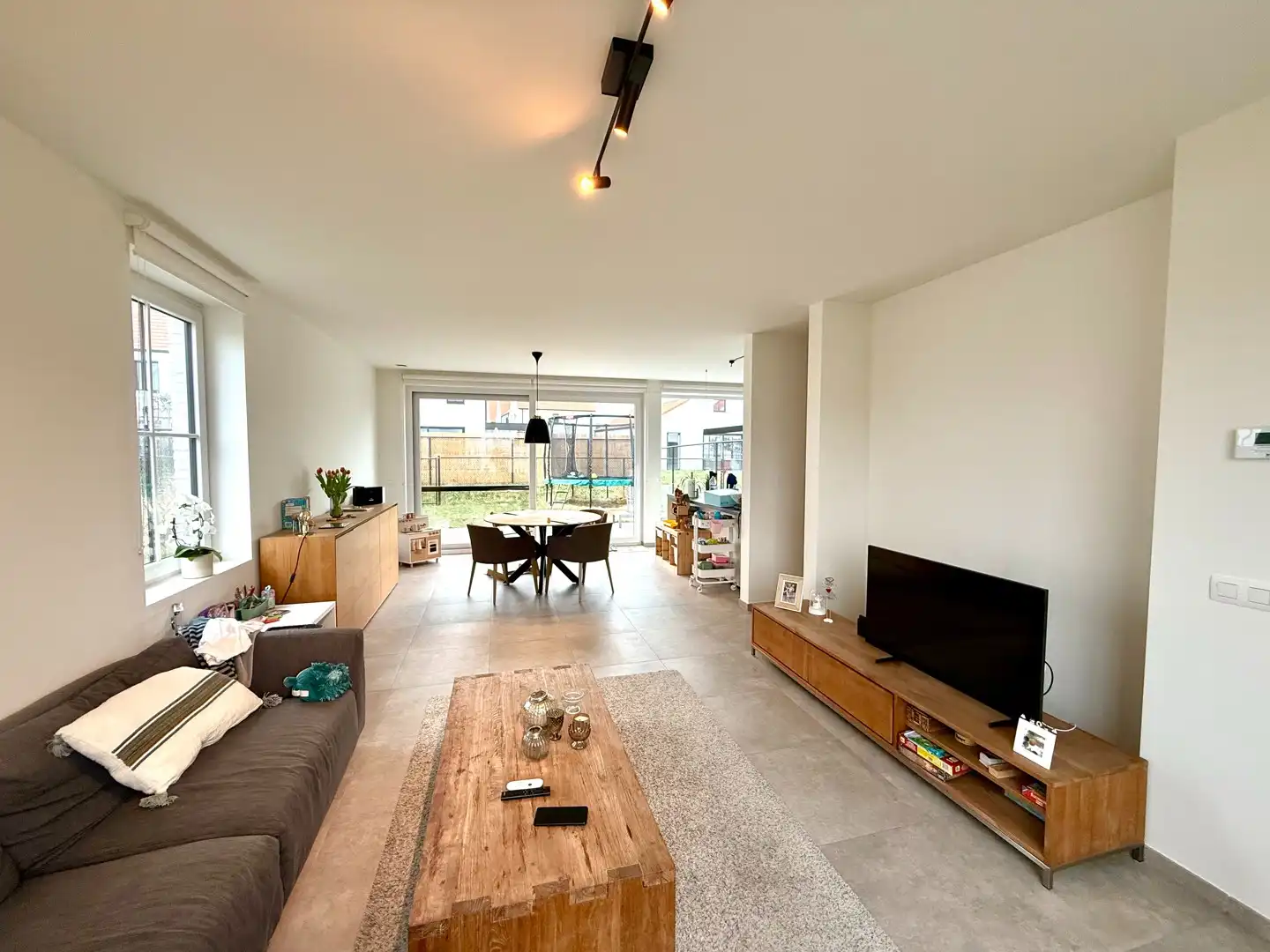 Zeer recente, instapklare woning met 3 slaapkamers en tuin foto 5