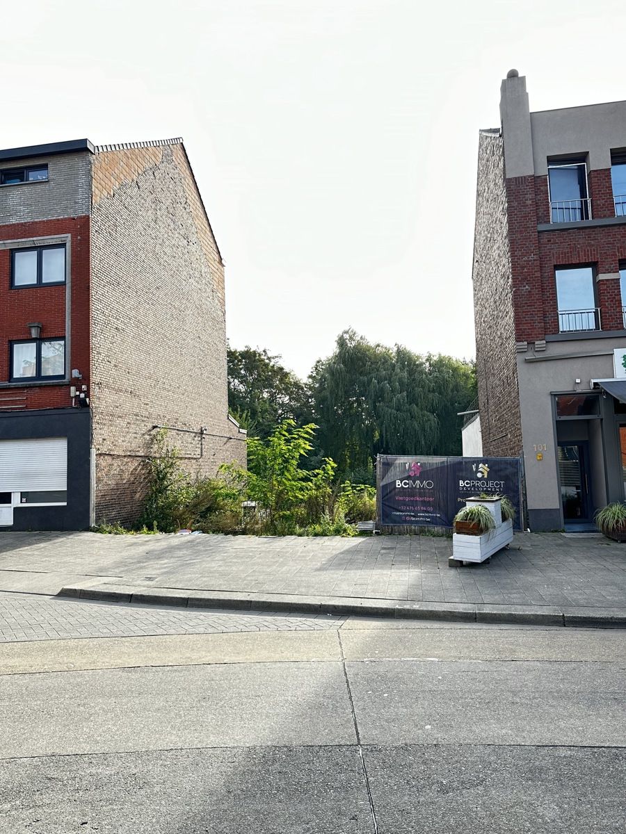 Projectgrond in het hartje van bruisende Vennestraat te Genk foto 1