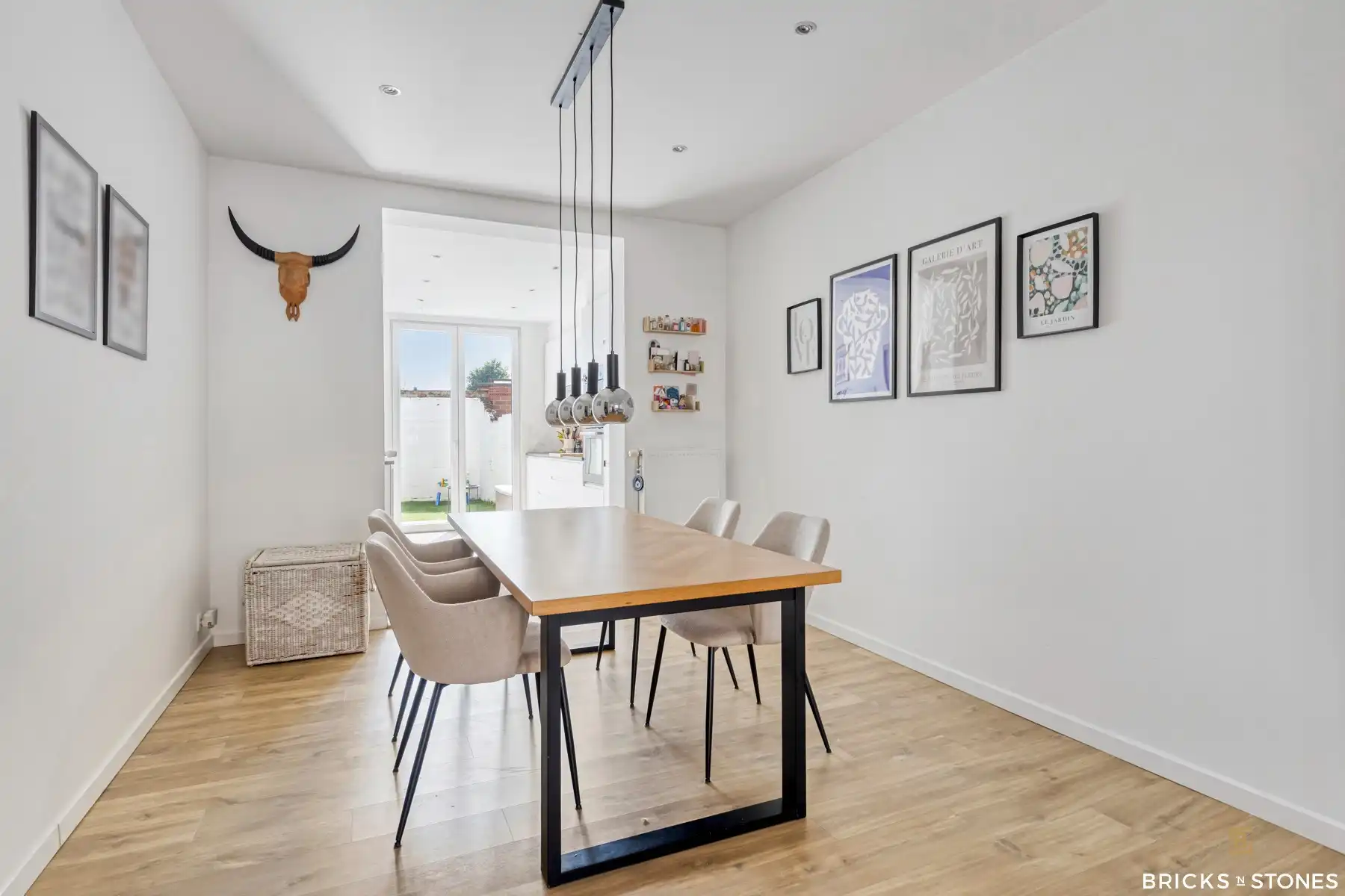 Leuke instapklare woning met 4 slpkms en tuin foto 6
