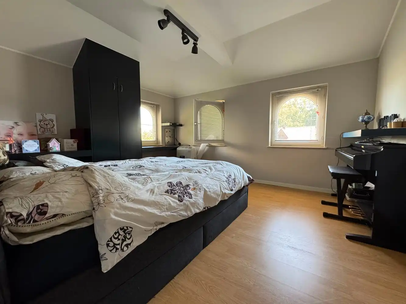 Villa met zwembad en bijgebouw foto 26