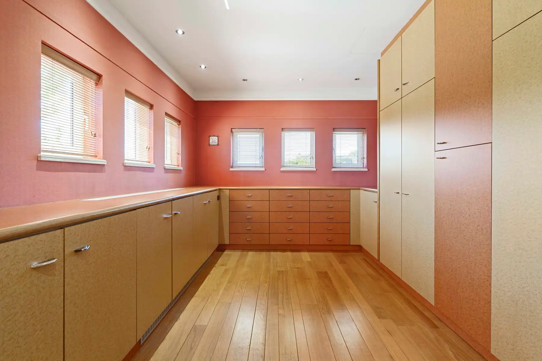 MODERNE VILLA MET 5 SLAAPKAMERS EN ONDERHOUDSVRIENDELIJKE TUIN foto 30