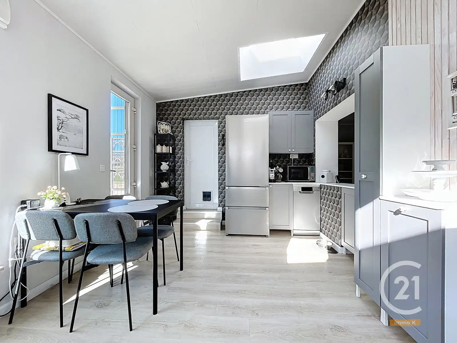 Knusse instapklare woning met ruime tuin en weide nabij E40 foto 12