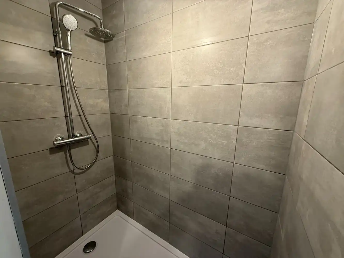 Ruim nieuwbouwappartement met 2 slaapkamers én parkeerplaats! foto 10