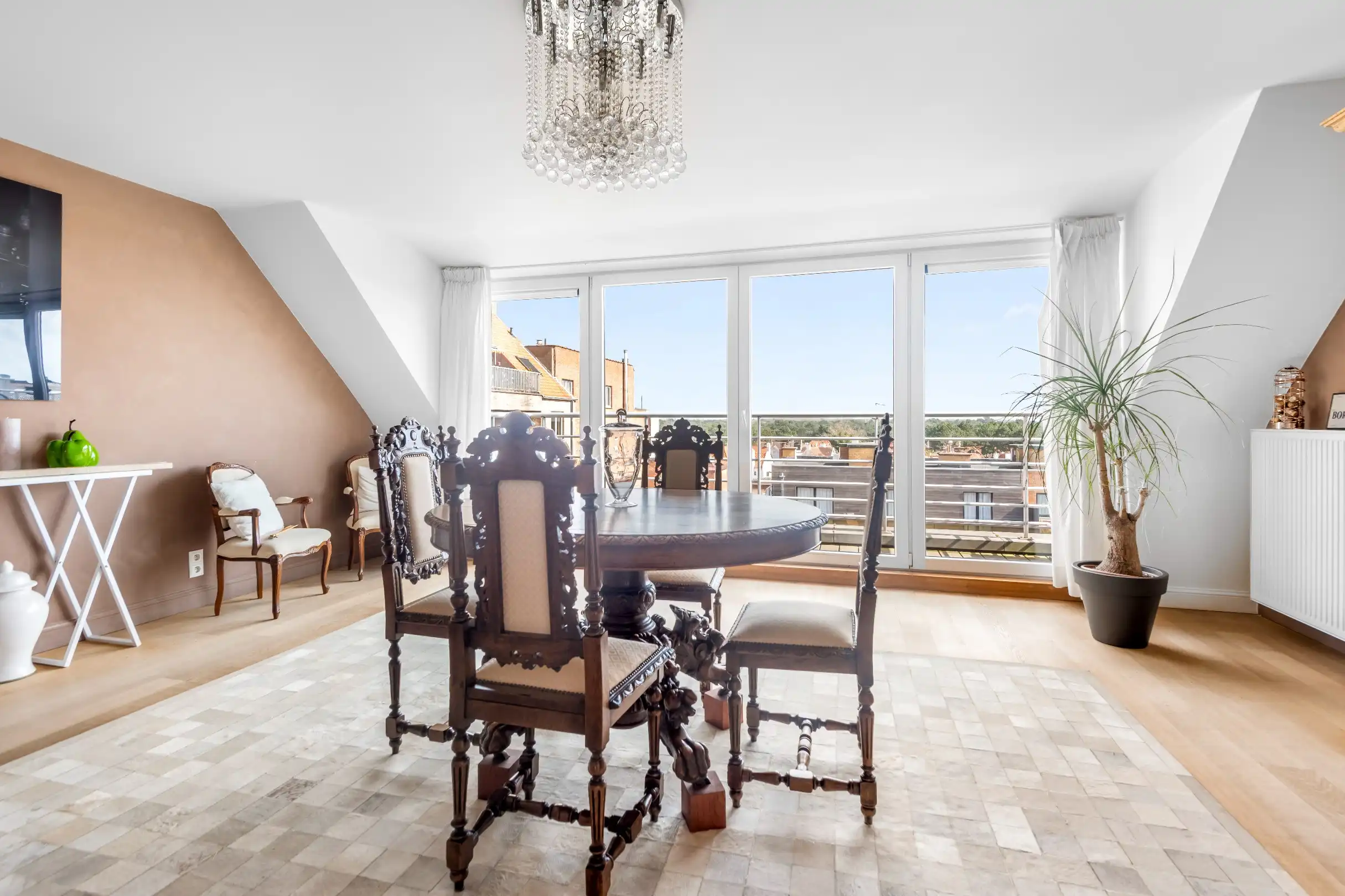 Ruim duplexappartement op de Lippenslaan in centrum Knokke.  foto 8