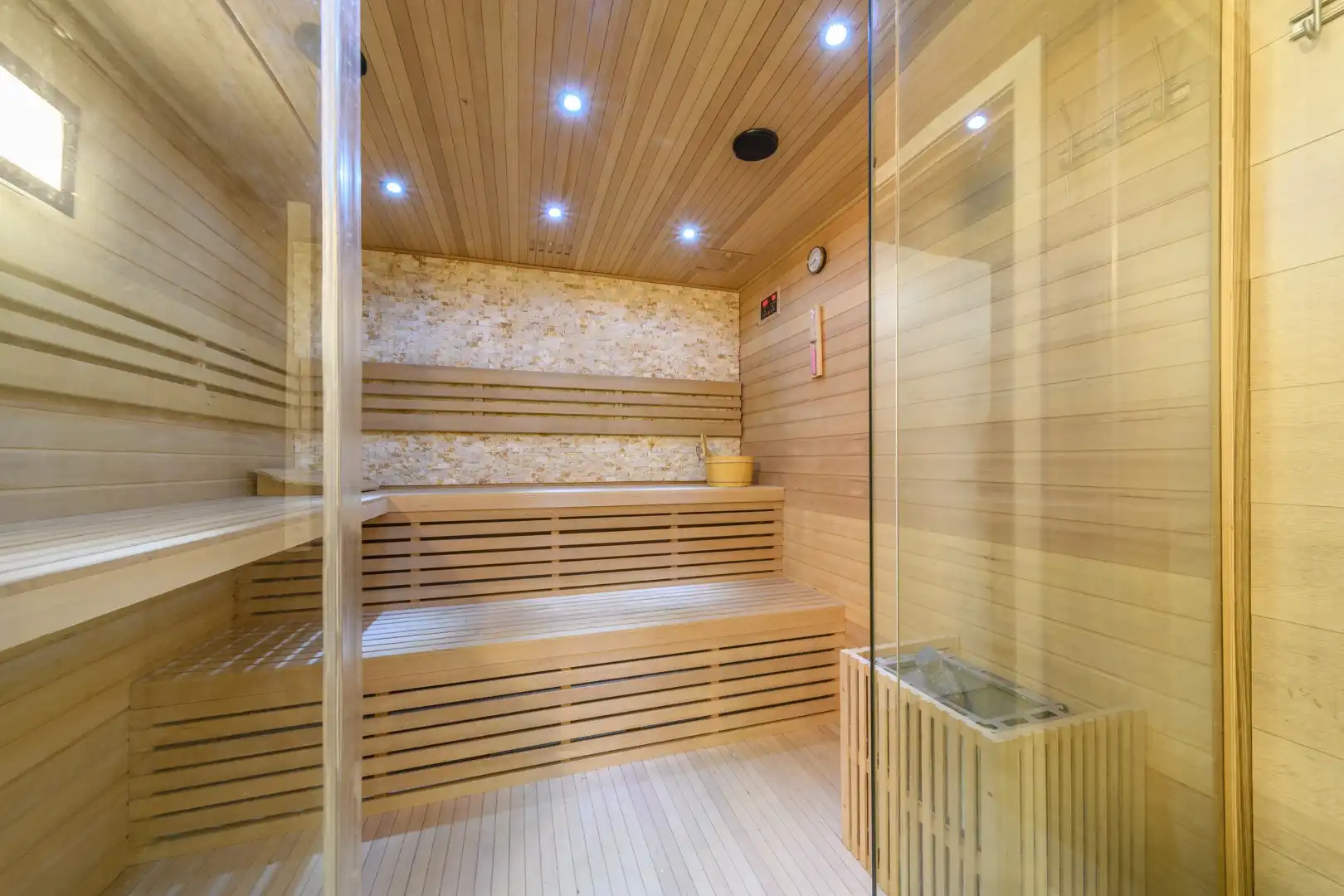 Zeer ruime, moderne en luxueuze villa foto 31