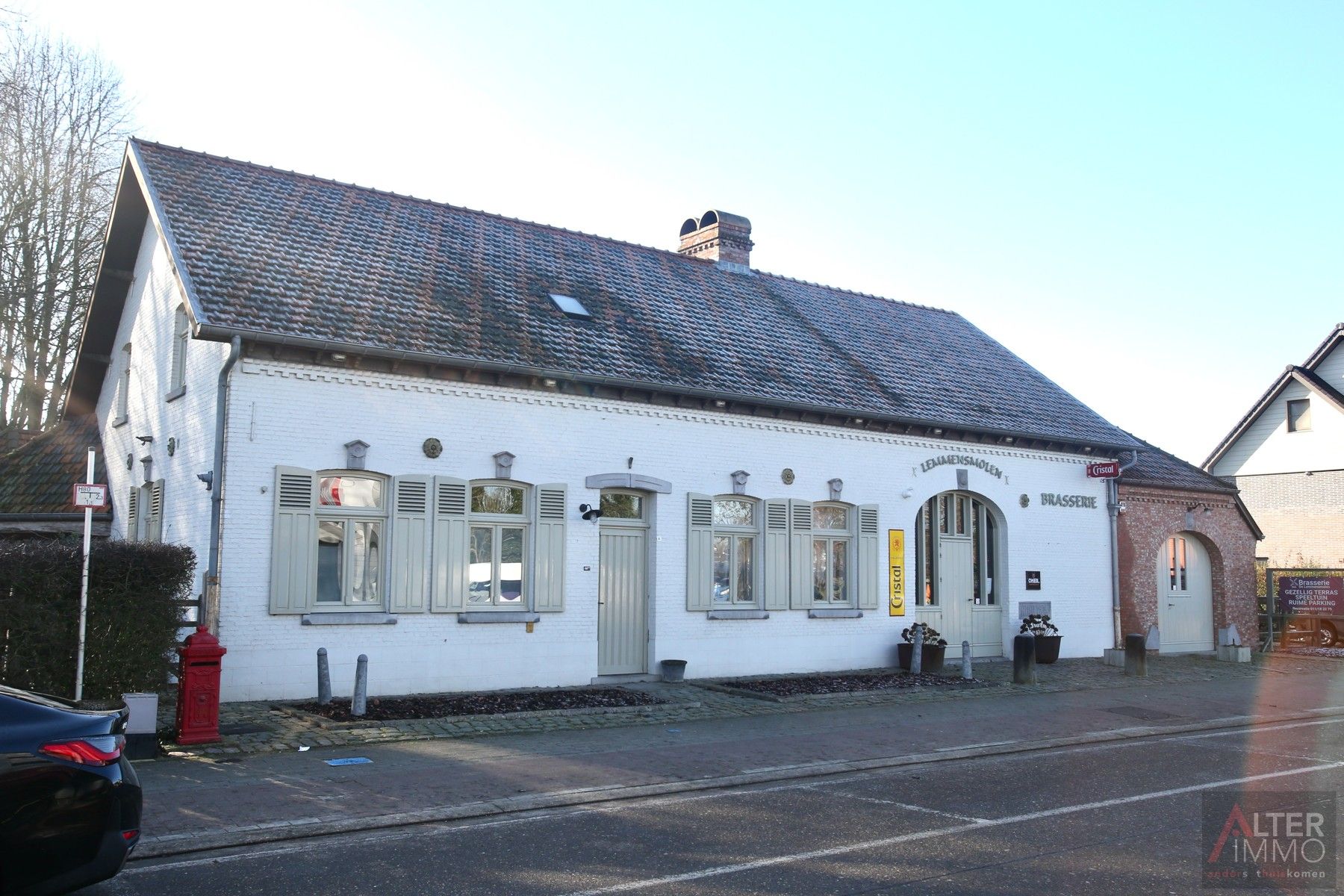 De Lemmensmolen, een gekende en uitstekend gelegen brasserie (ca. 200m²), al jarenlang een waar 'begrip' in de regio! foto {{pictureIndex}}