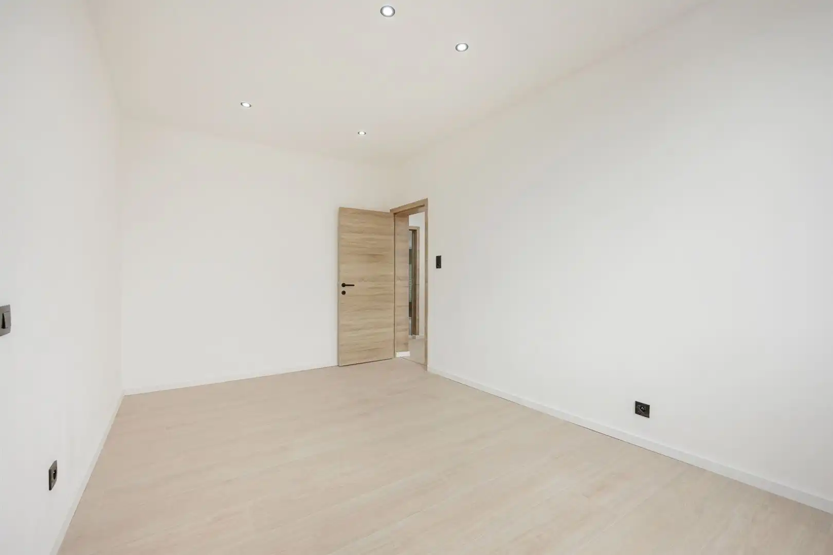 Volledig gerenoveerd & Energiezuinig: Ruime gezinswoning met 3 slaapkamers foto 16