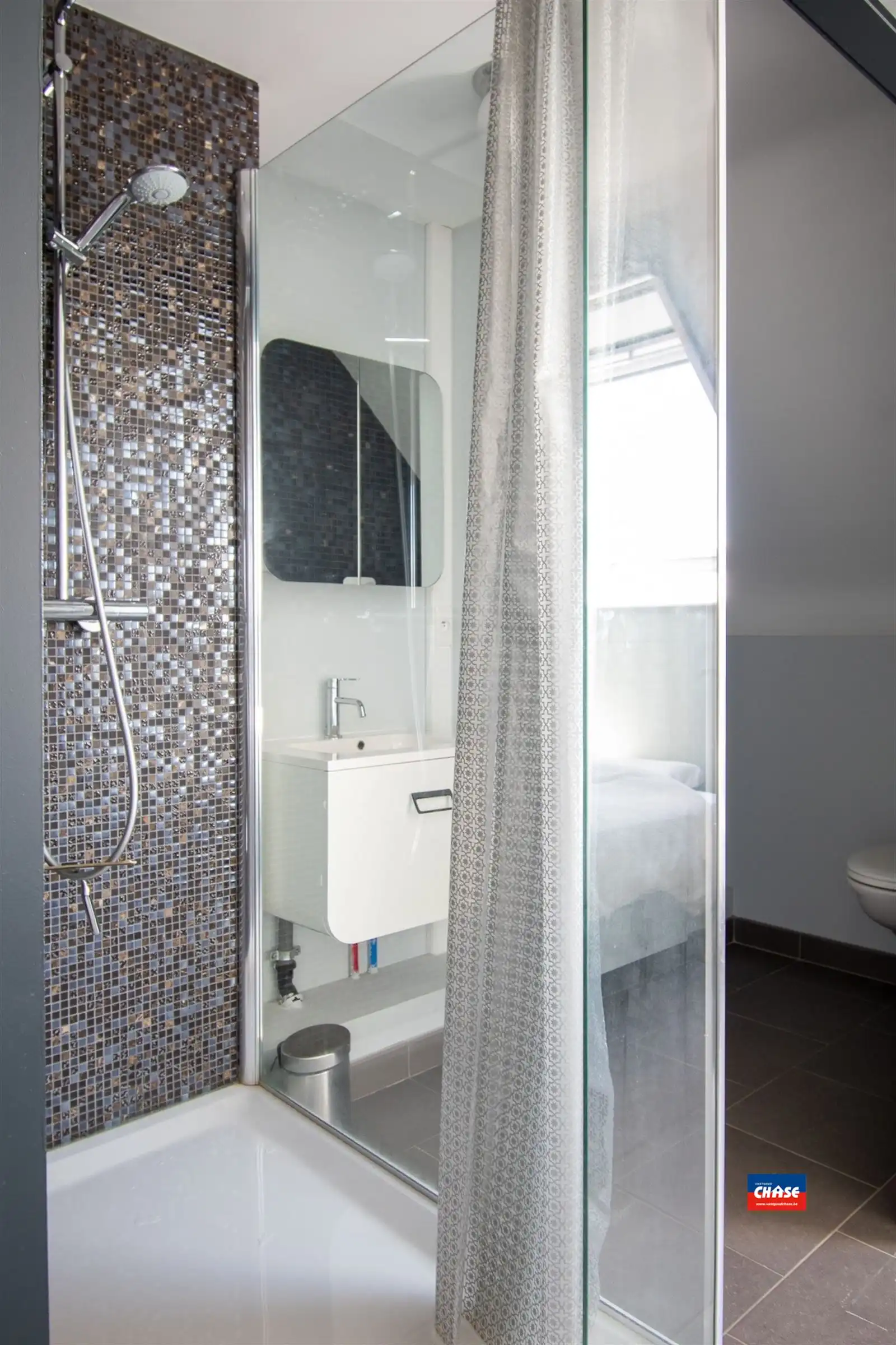 Instapklare woning met 4 slaapkamers, tuin en garagebox foto 29