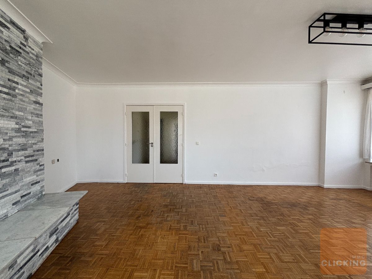 Lichtrijk 2 slaapkamer appartement met terras foto 2