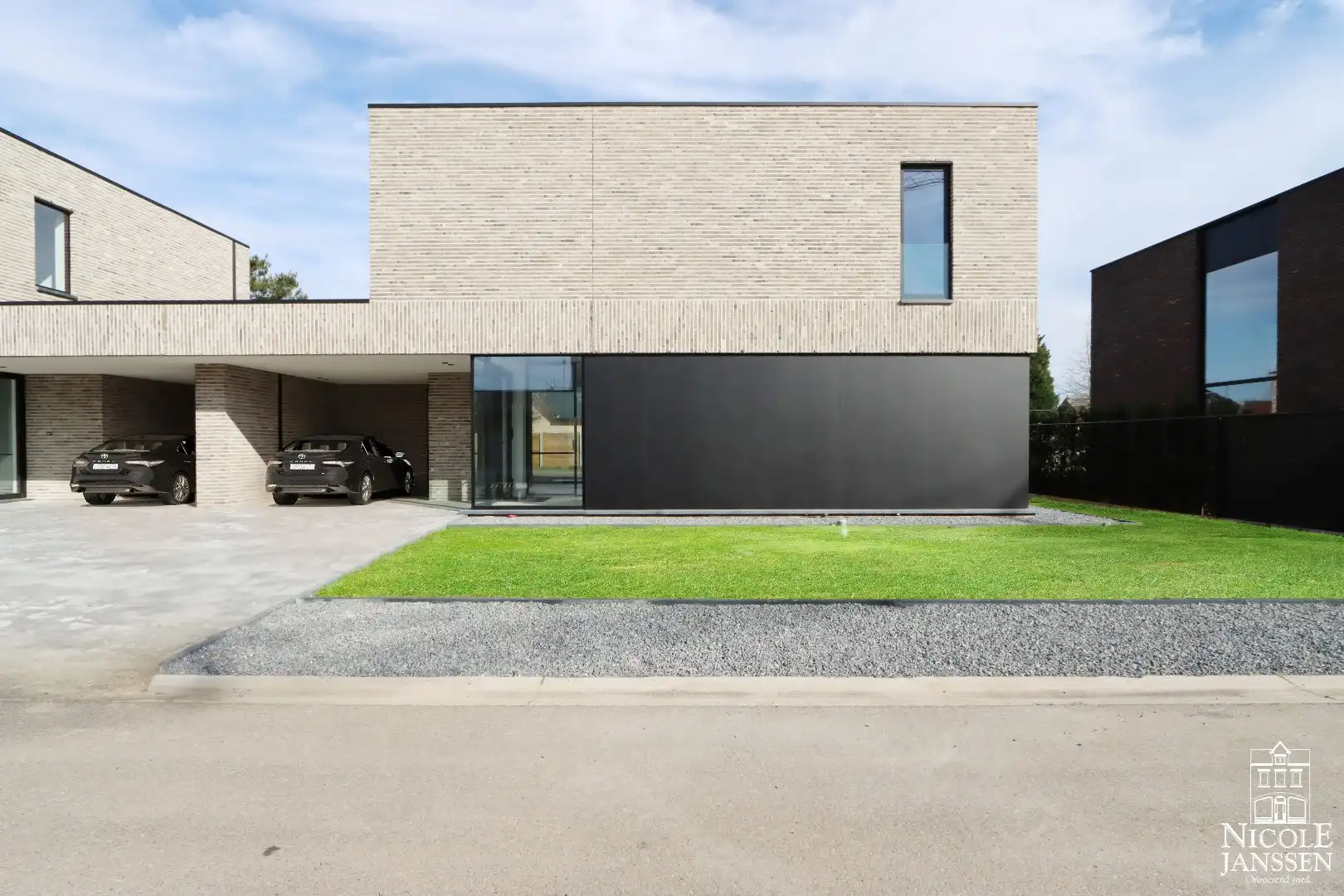 Trendy energiezuinige nieuwbouwwoning van 166 m² (excl. gegoten kelder) foto {{pictureIndex}}