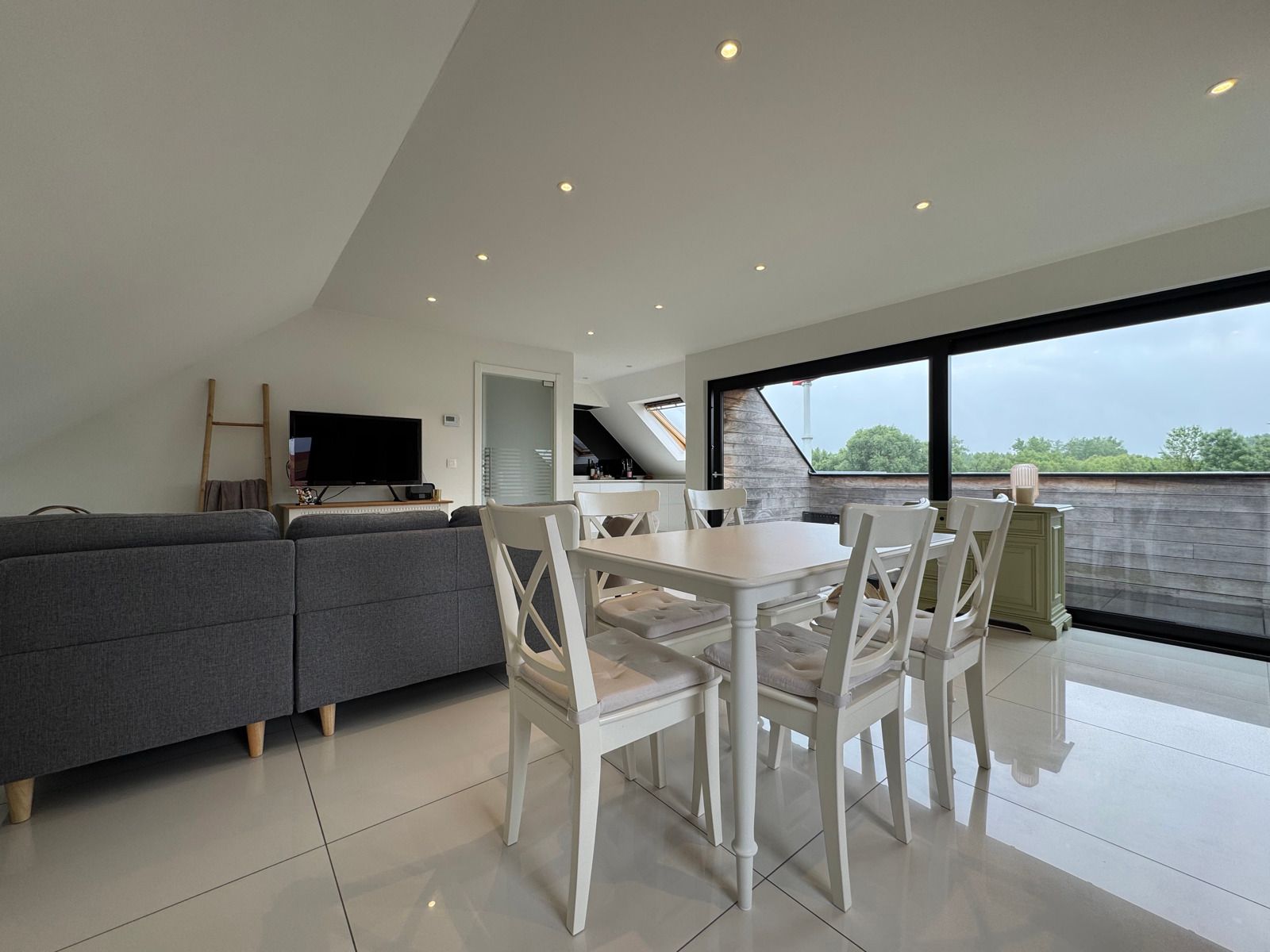 Te huur: energiezuinig en luxueus appartement te Ninove! foto 5
