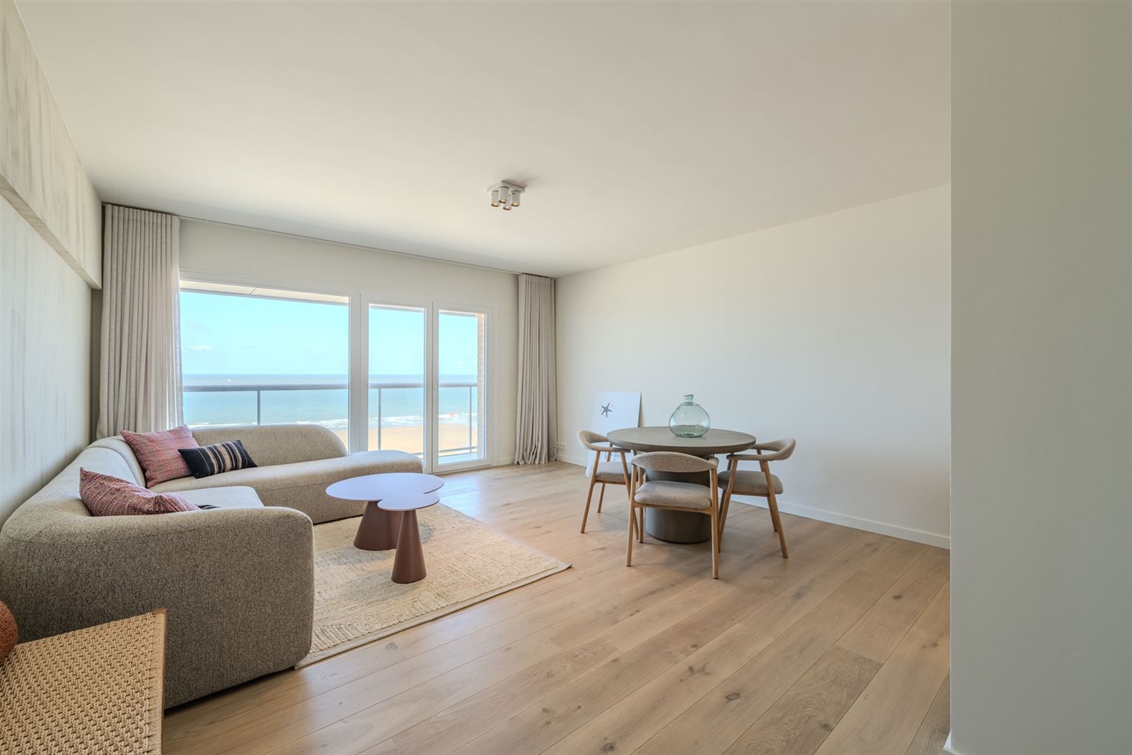 gerenoveerd appartement met zee en duinzicht foto 6