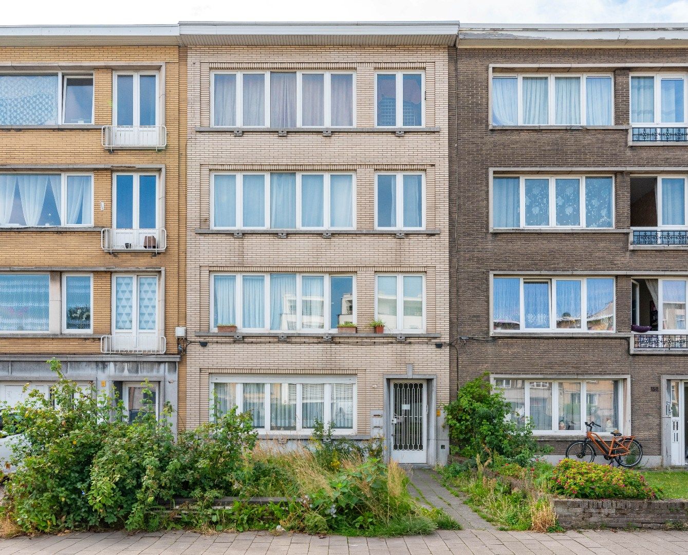 Gerenoveerd appartement met 2 slaapkamers en zonnig terrasje foto {{pictureIndex}}