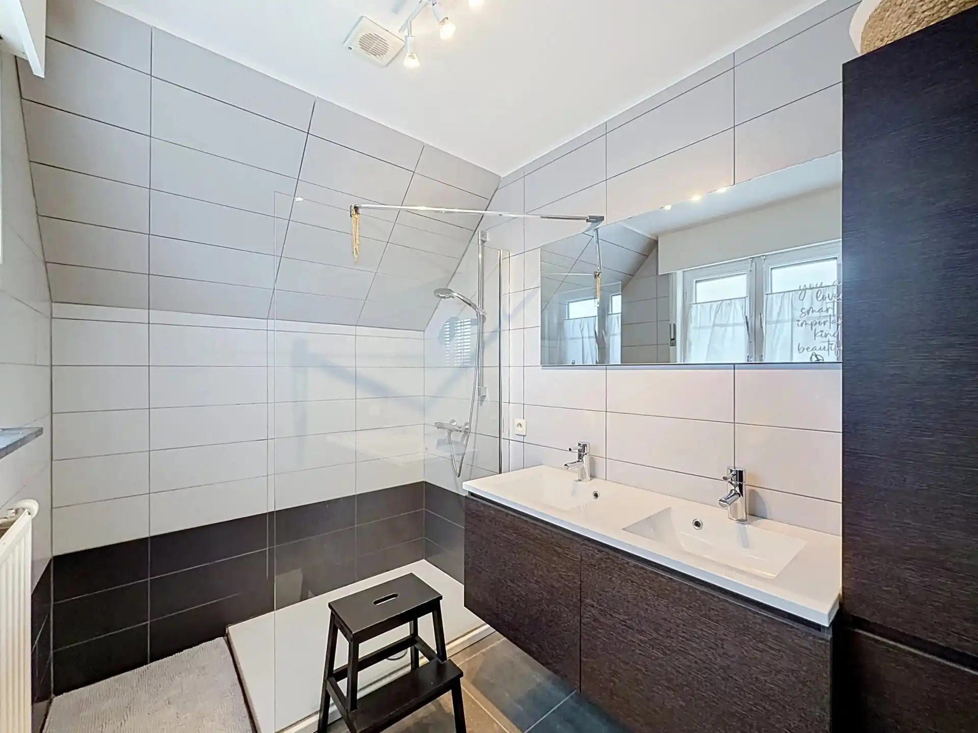 Instapklare gezellige woning op een mooi perceel met 3 slaapkamers en 2 badkamers foto 23