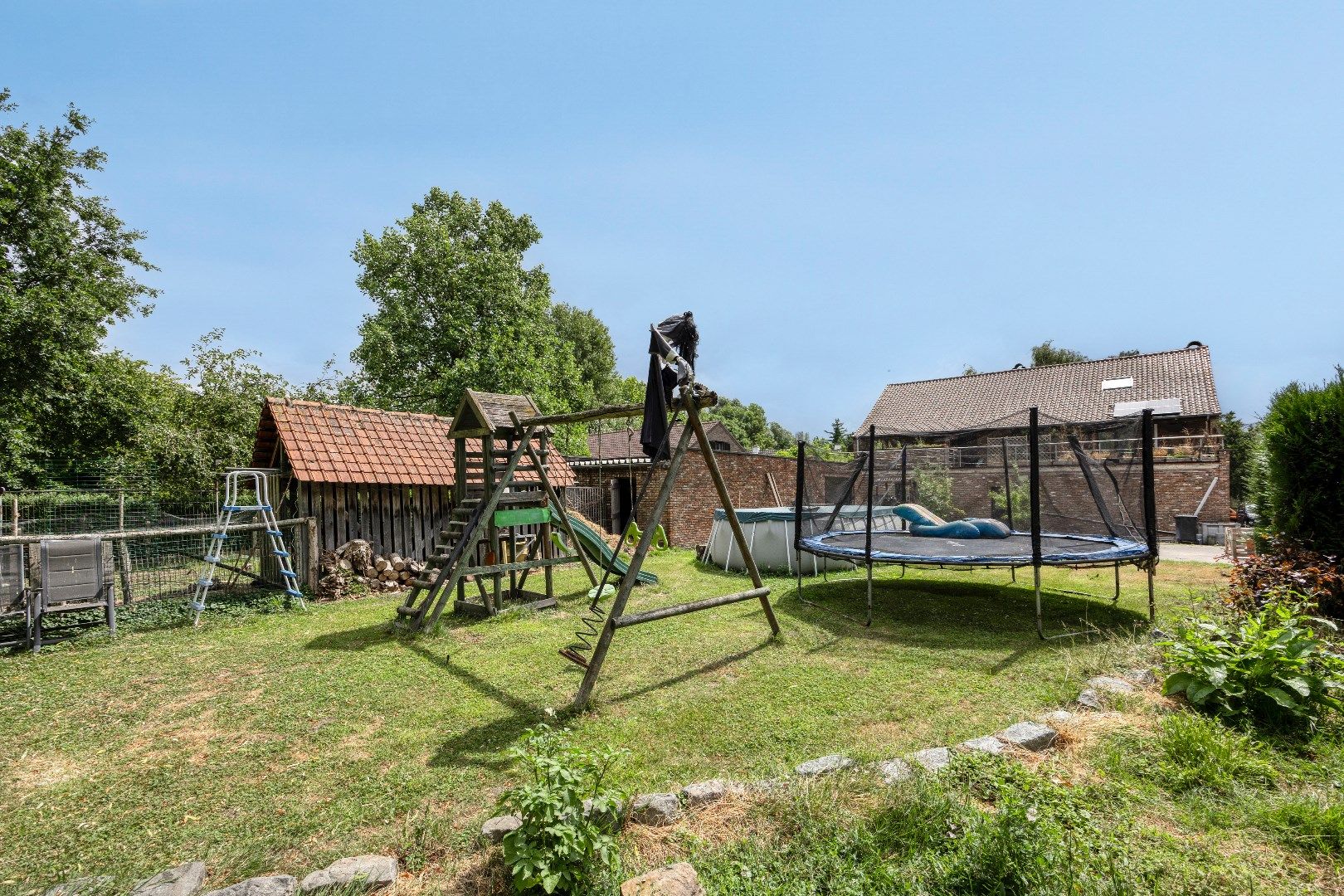 Reusachtige open bebouwing met werkplaats en magazijn! foto 3