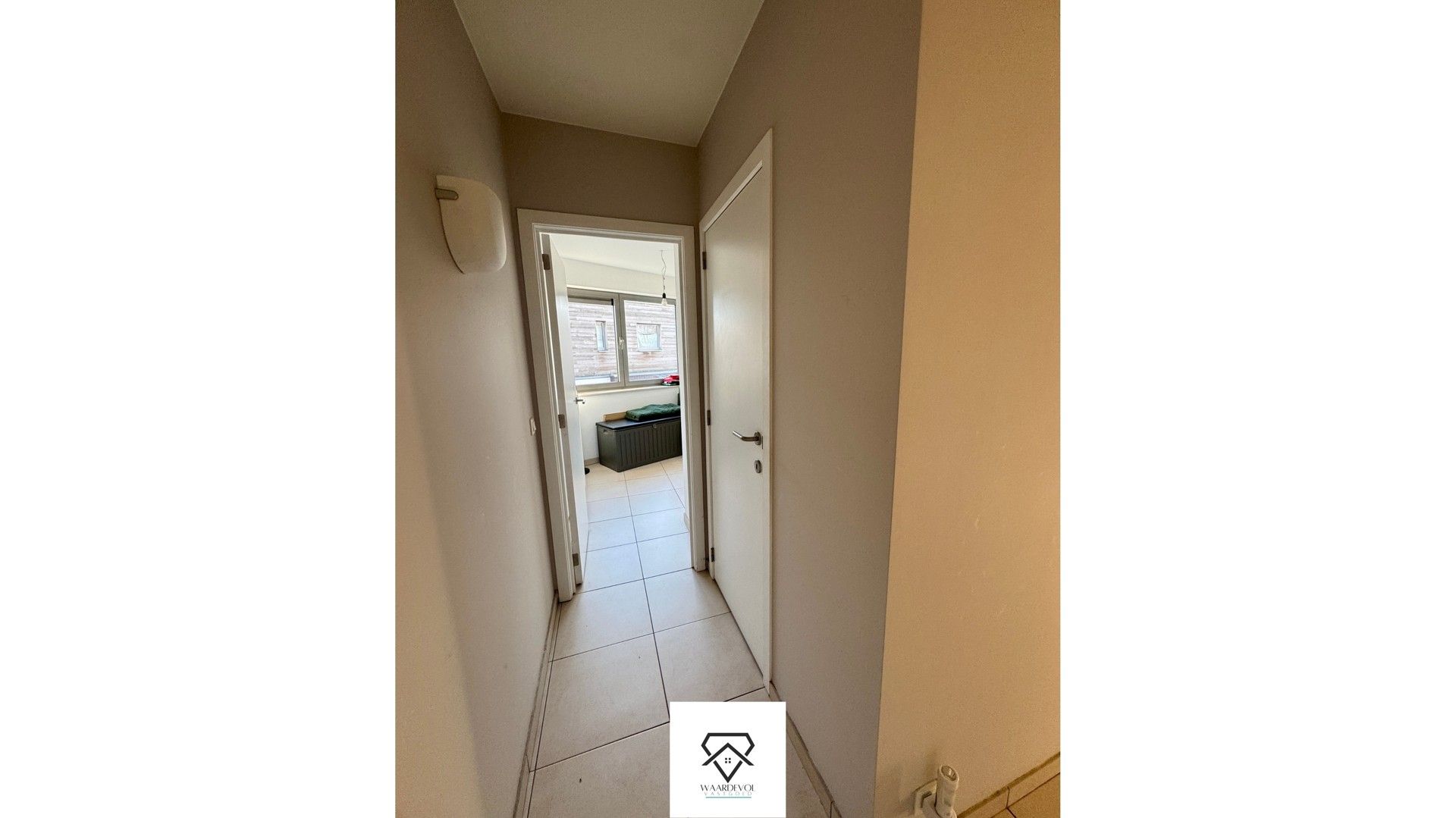 Lichtrijk en rustig appartement te koop met carport foto 9