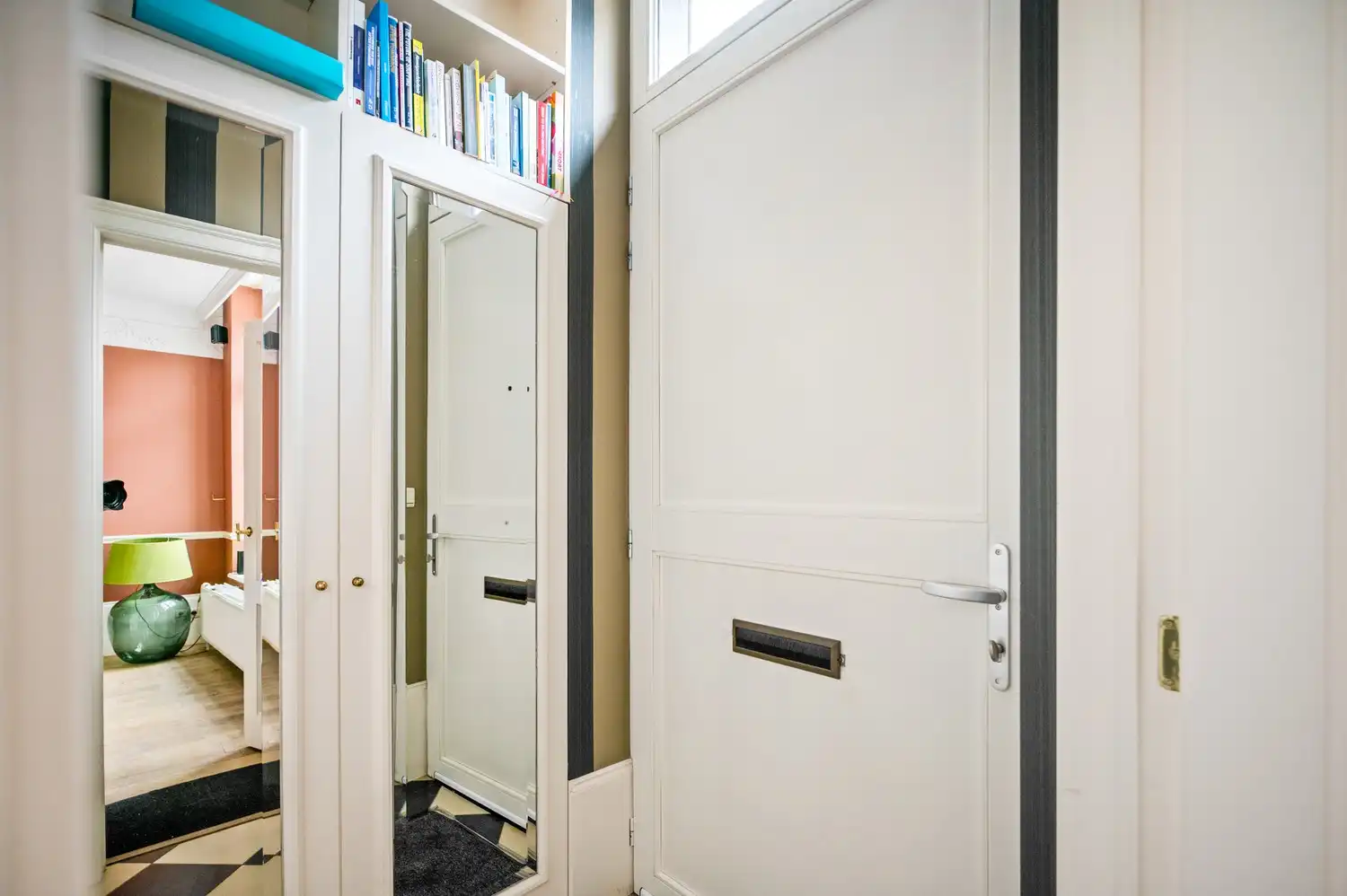 Charmante woning met 2 slaapkamers, 2 badkamers en een ruime woonkamer op toplocatie in centrum Lier foto 17