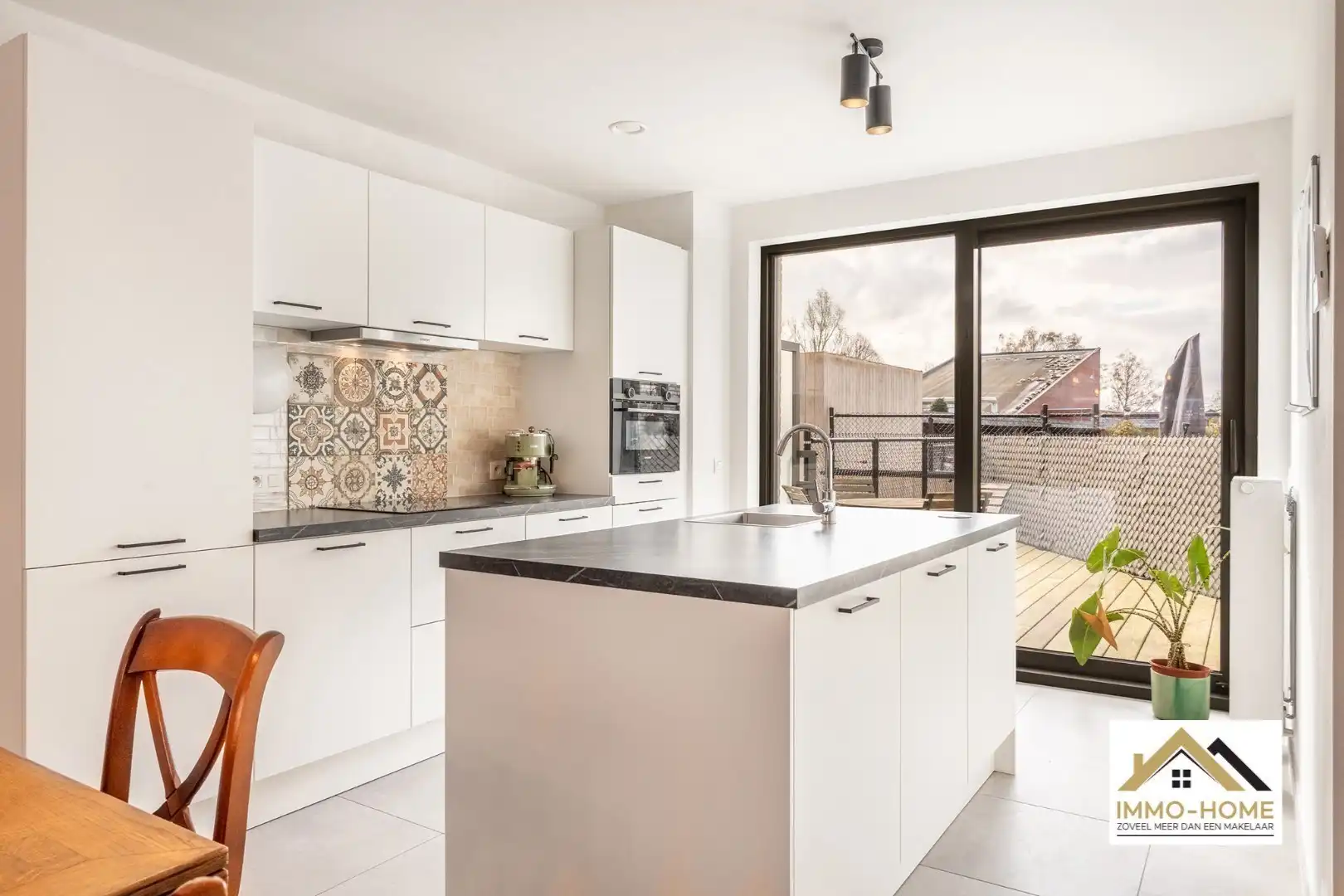 Gelijkvloers appartement met twee terrassen en autostaanplaats!! foto {{pictureIndex}}