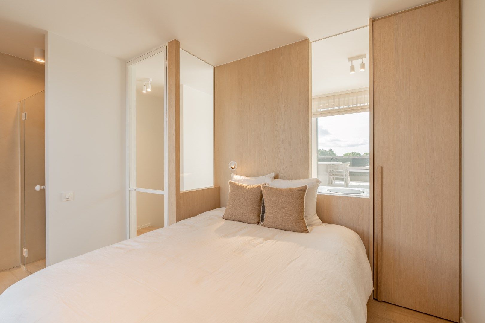 Luxueus gerenoveerde penthouse met groot zonneterras op wandelafstand van het Albertplein foto 18