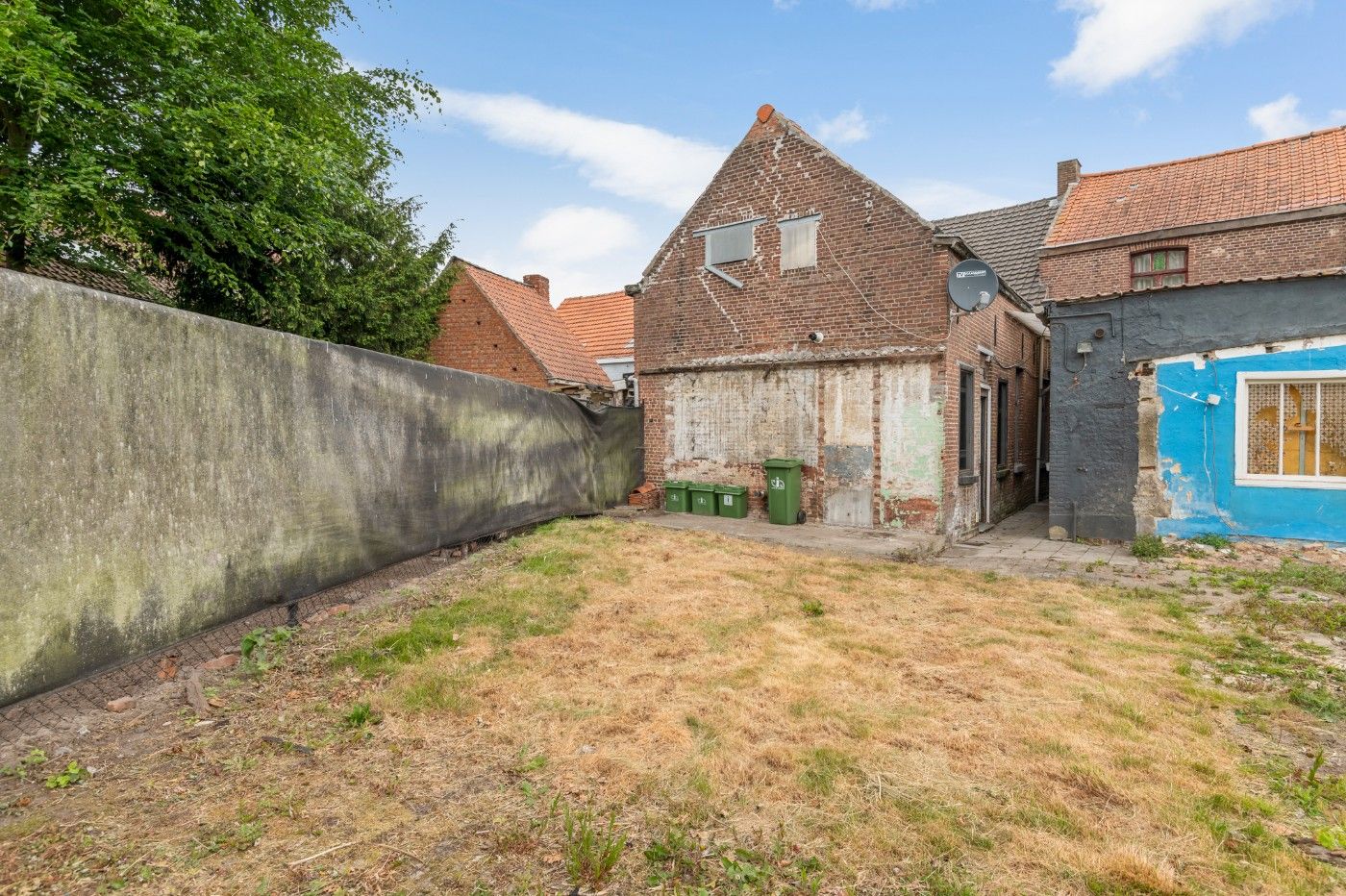 Karaktervolle, te renoveren woning met 4 slpk., garage en tuin foto 26