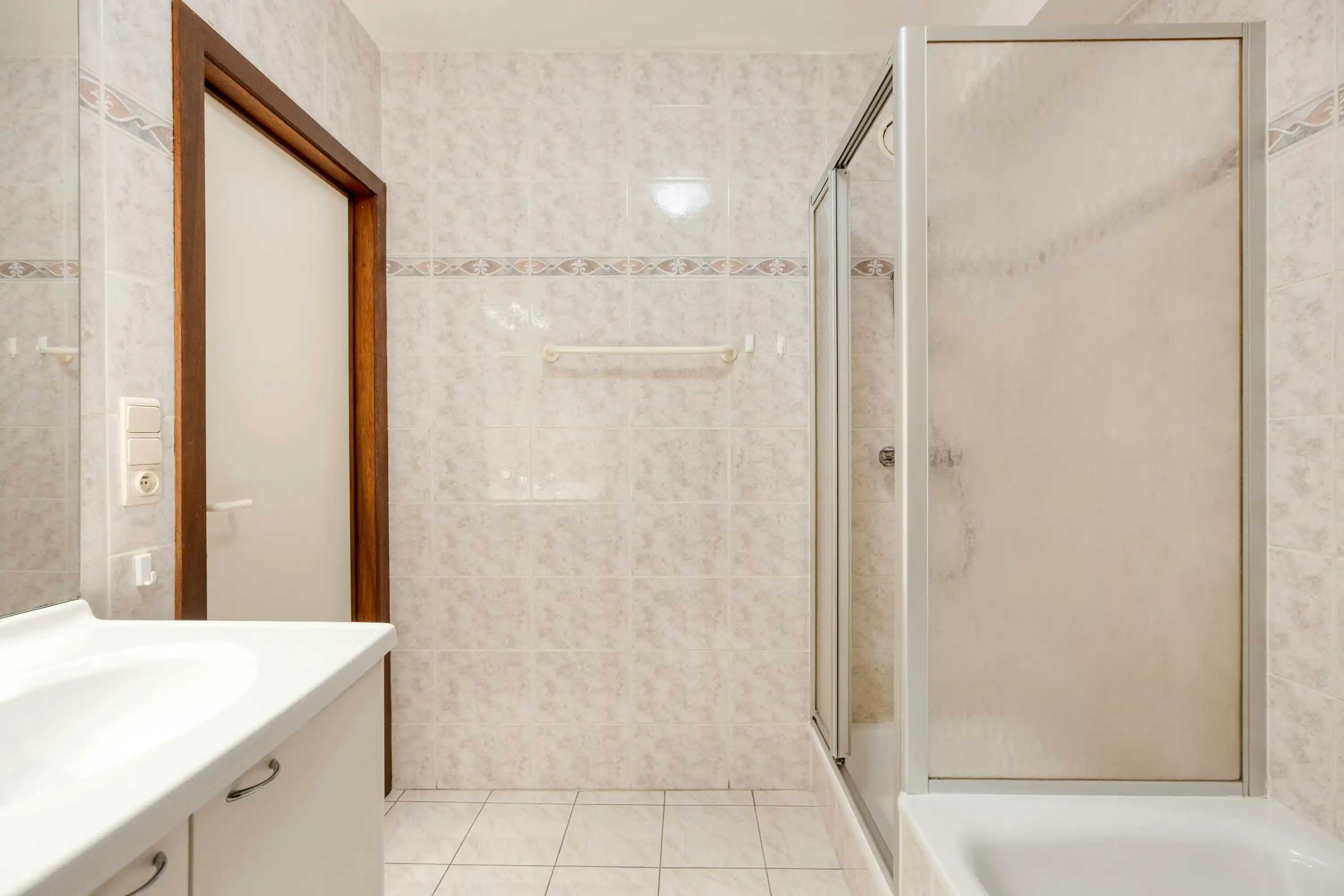 Ruim appartement (104m²) met twee slaapkamers te koop! foto 11