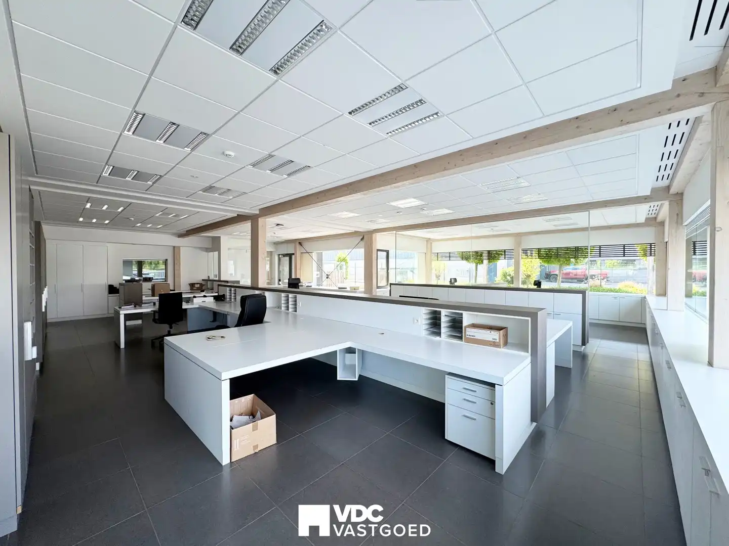 Representatief bedrijfscomplex met kantoren, dubbele industriehal, vergaderfaciliteiten, woongelegenheid en zonnepanelen foto 13