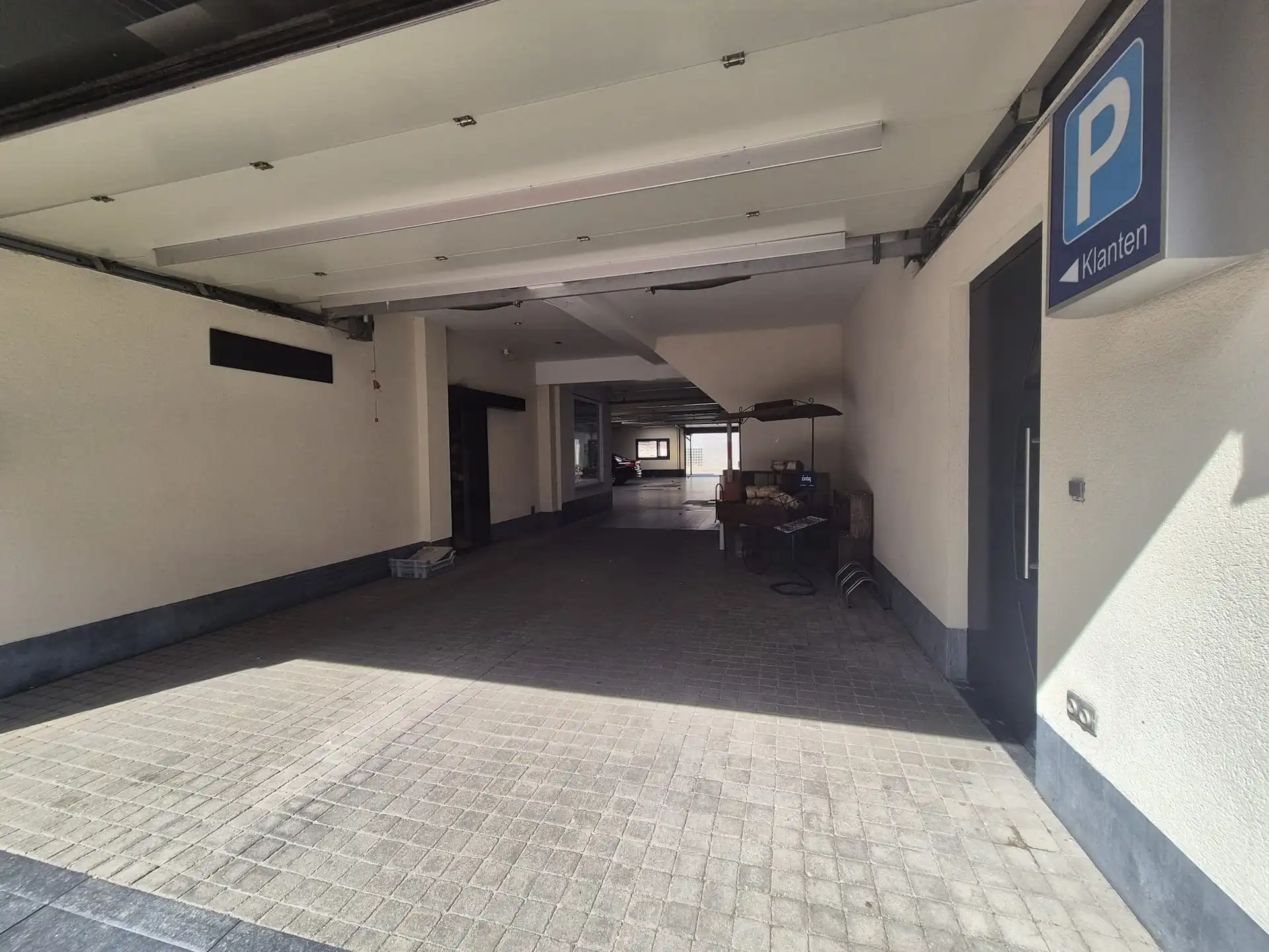 Instapklaar lichtrijk appartement met dakterras boven bakkerij “Hoste”. foto 27