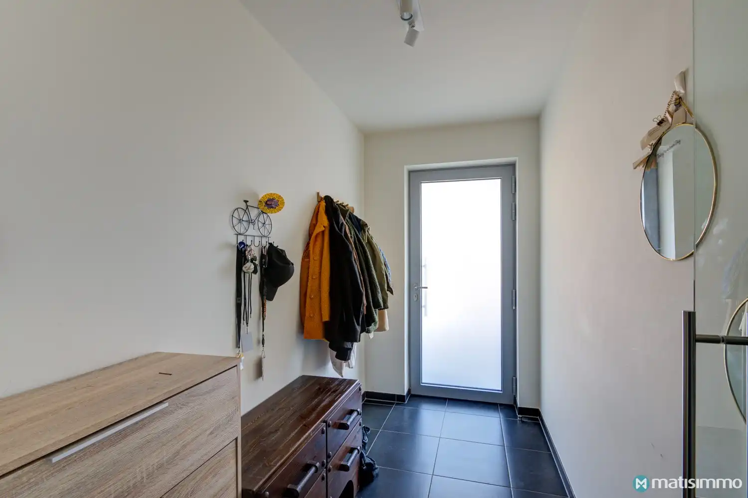 INSTAPKLAAR APPARTEMENT MET 2 SLAAPKAMERS EN AUTOSTAANPLAATS IN HET CENTRUM VAN BILZEN foto 3