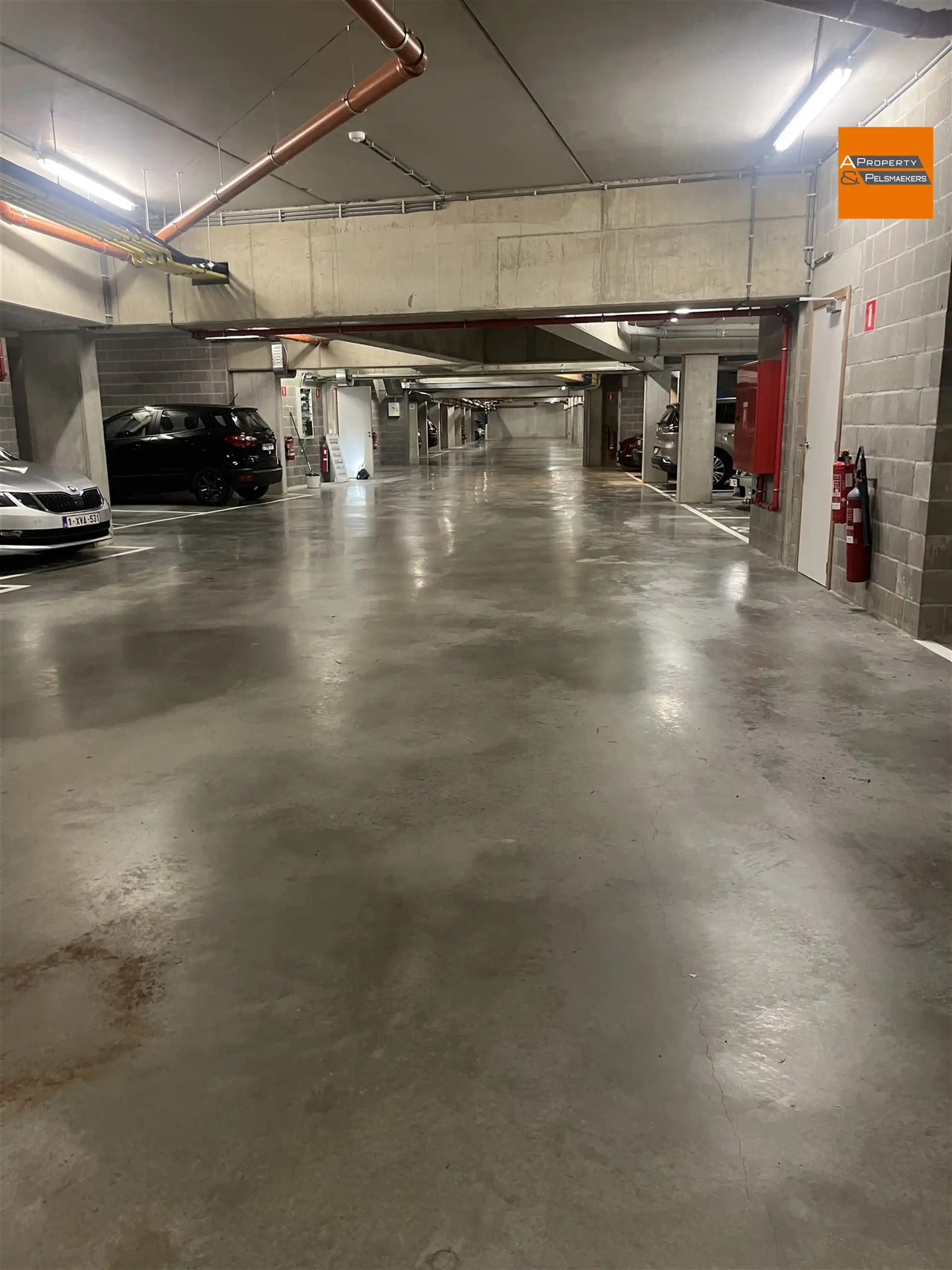 Parking - Binnenstaanplaats foto 2