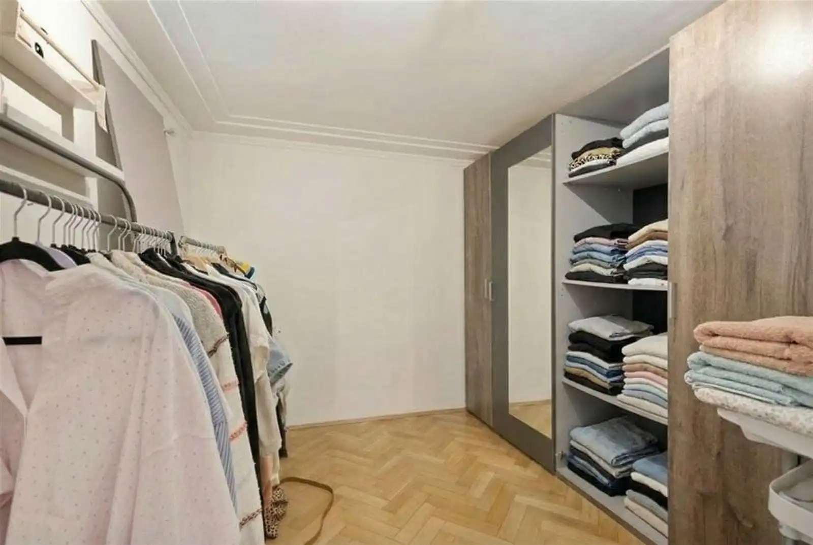 Berchem – Charmant 2-slaapkamerappartement in prachtige art-deco woning

 foto 15