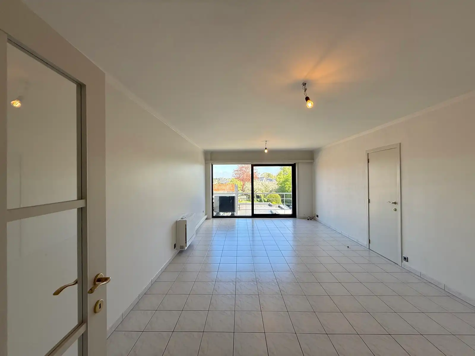 Instapklaar appartement met 2 slaapkamers en terrasje foto 2