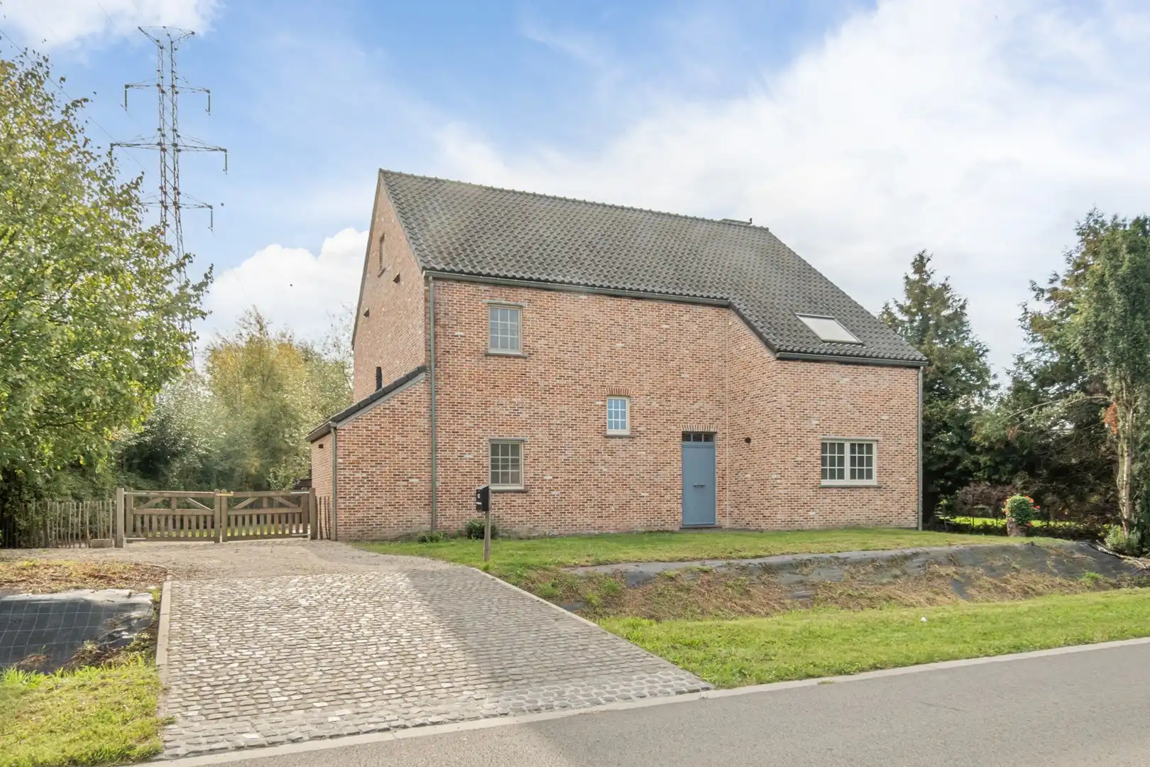 Ruime woning met 4 slaapkamers en grote tuin in Kuringen foto 2