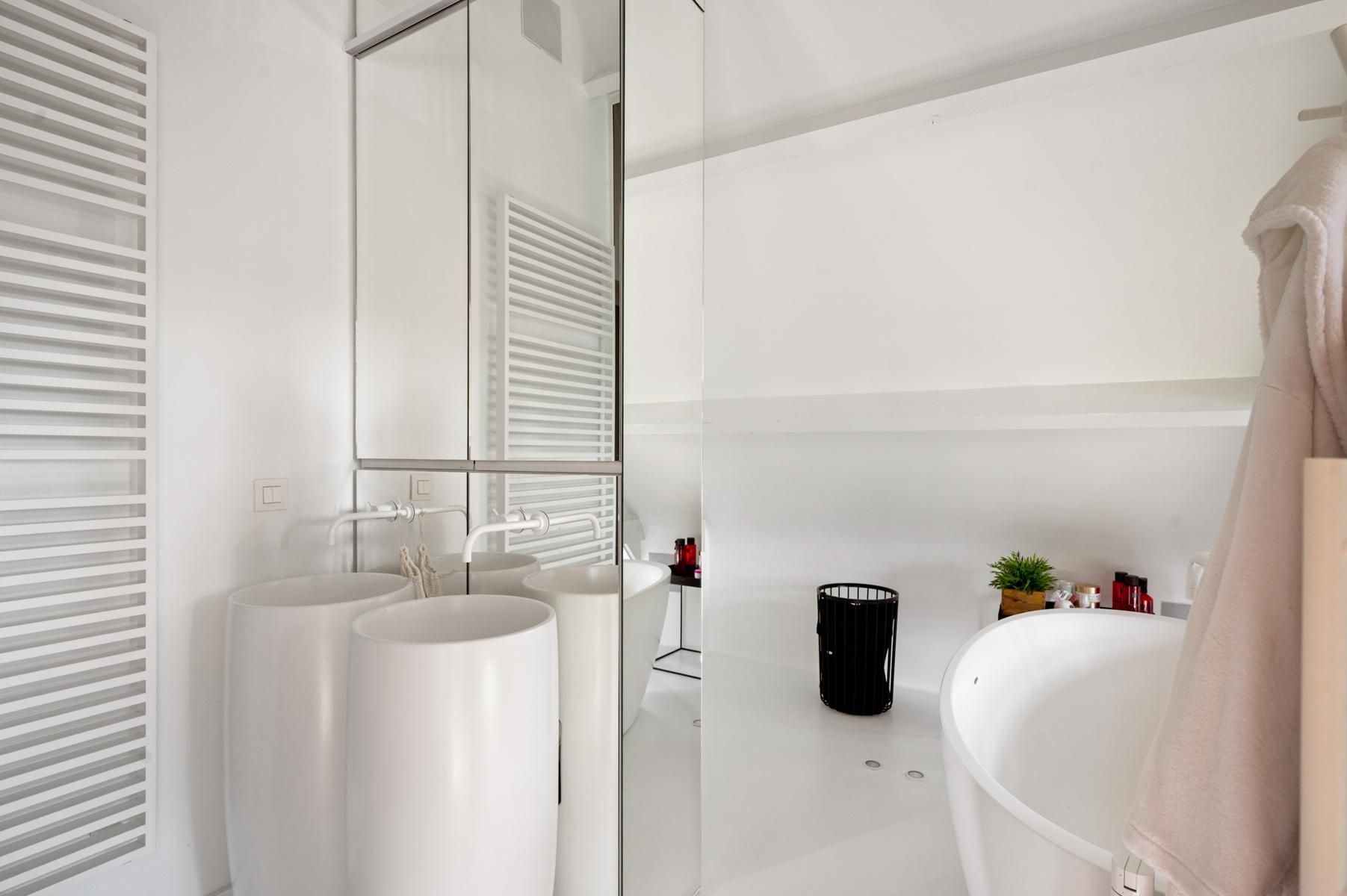 Prachtige instapklare villa met zwembad en poolhouse. foto 19