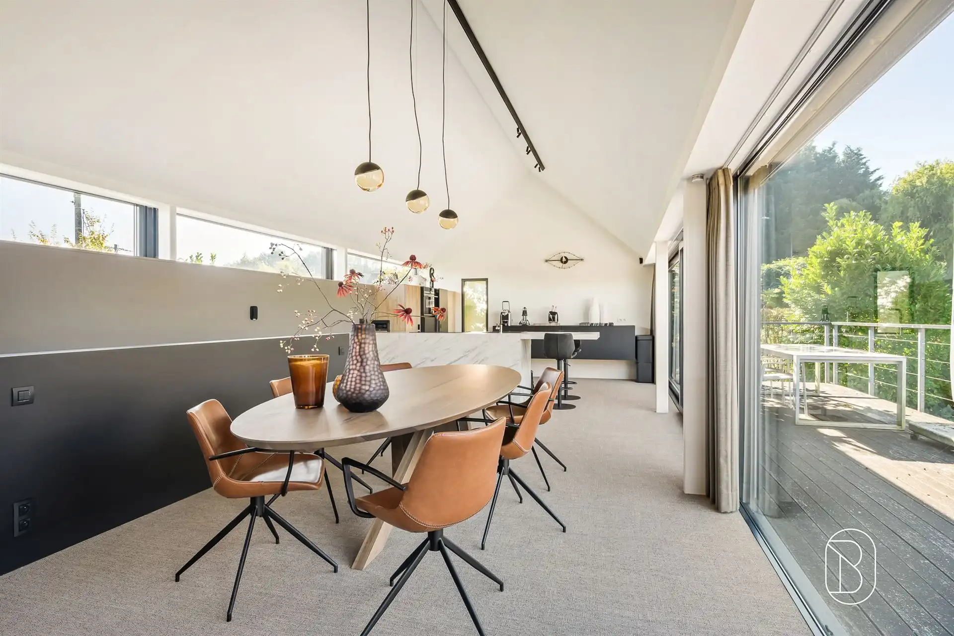 Rustig gelegen villa met 4 slpk en prachtig aangelegde tuin foto 16