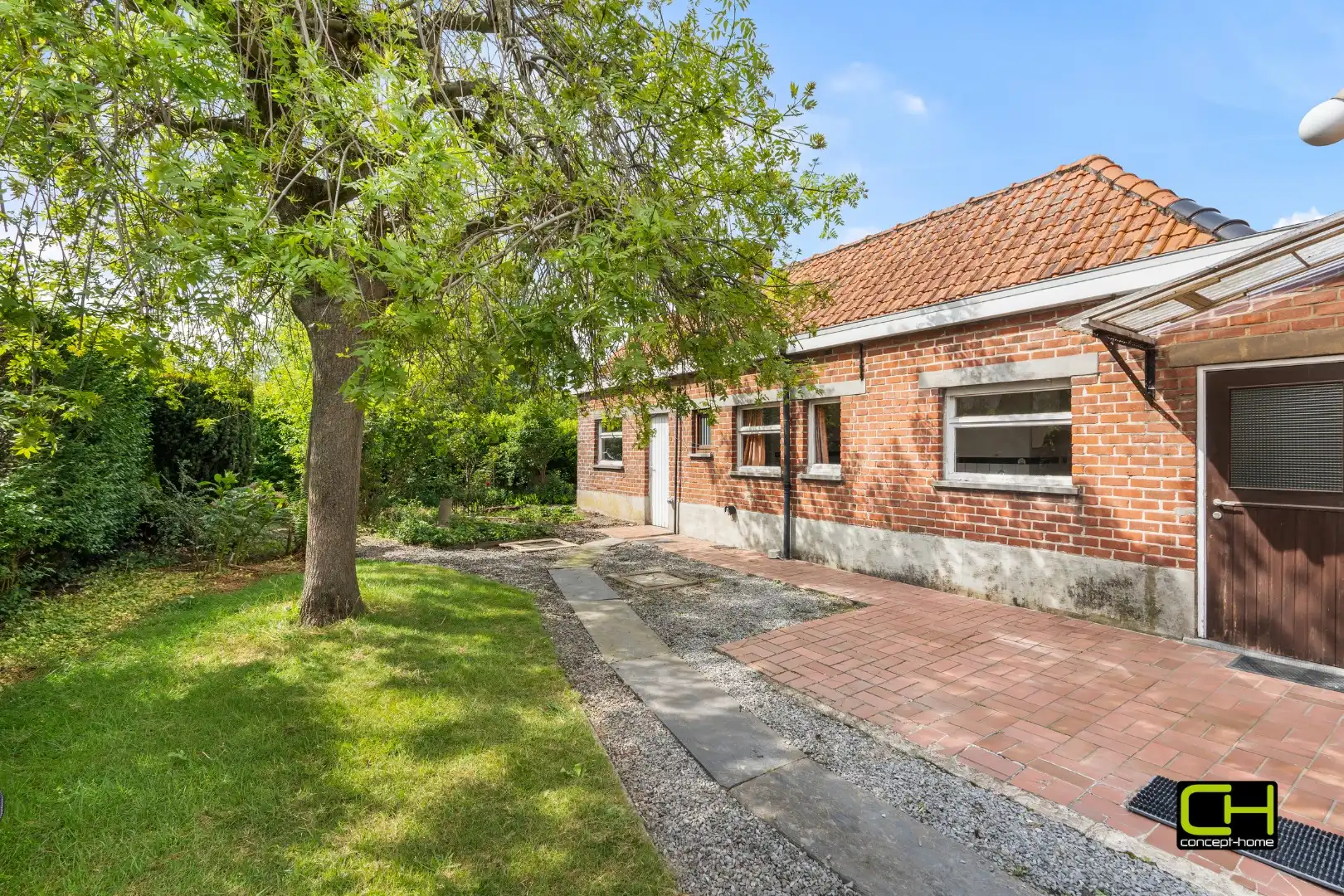 Te renoveren woning met tal van mogelijkheden in rustige, groene omgeving te Landegem foto 3