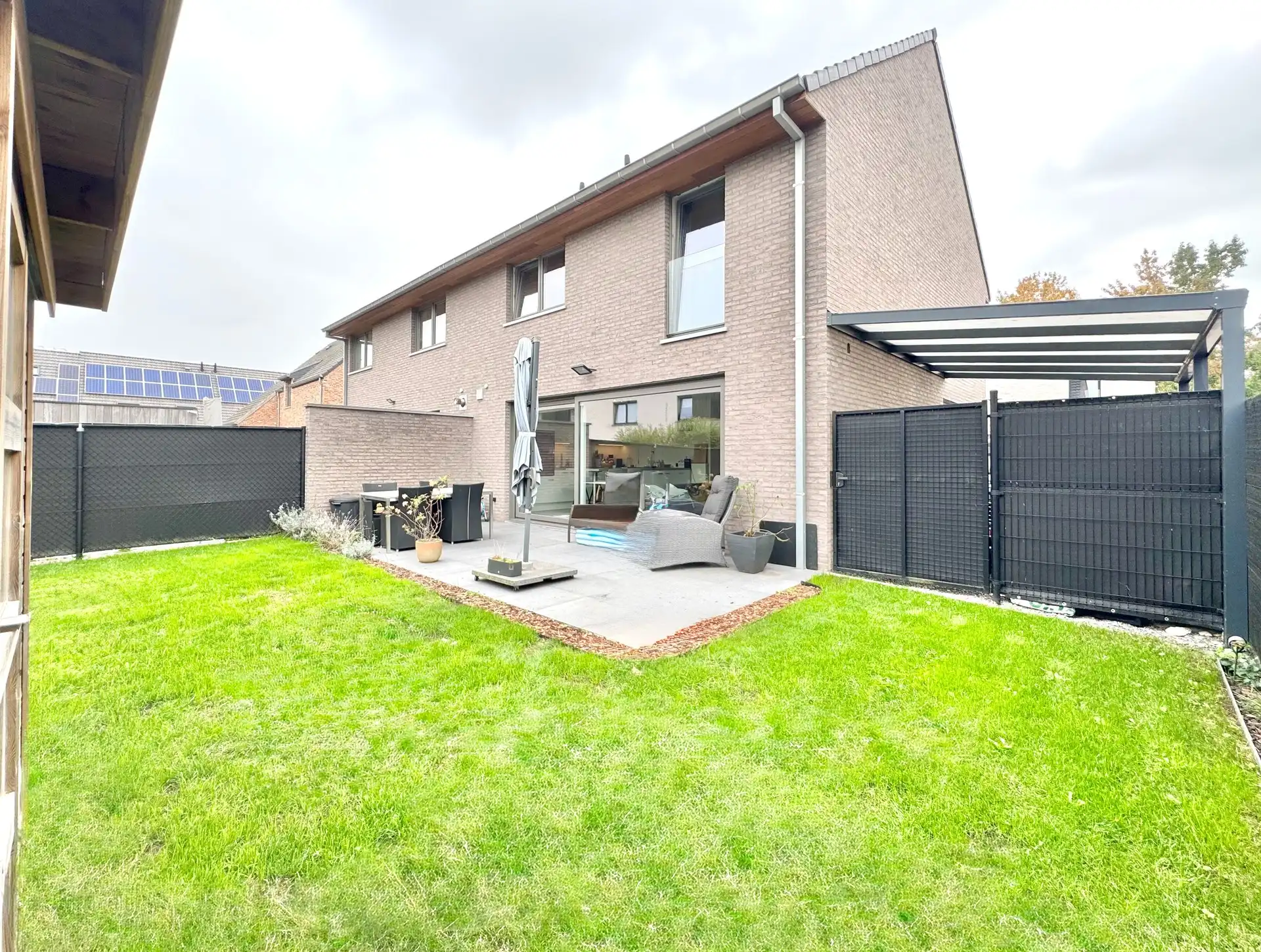 MODERNE HALFOPEN WONING MET 3 KAMERS, TUIN & CARPORT foto 13