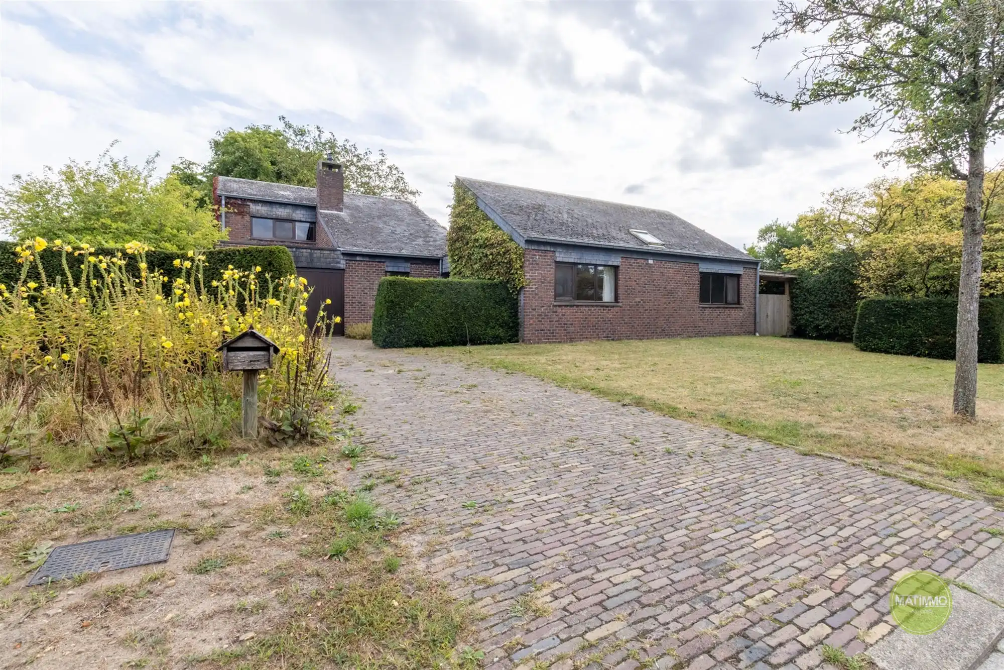 Vrijstaande, rustig gelegen woning met 4 slaapkamers in Mol foto 2