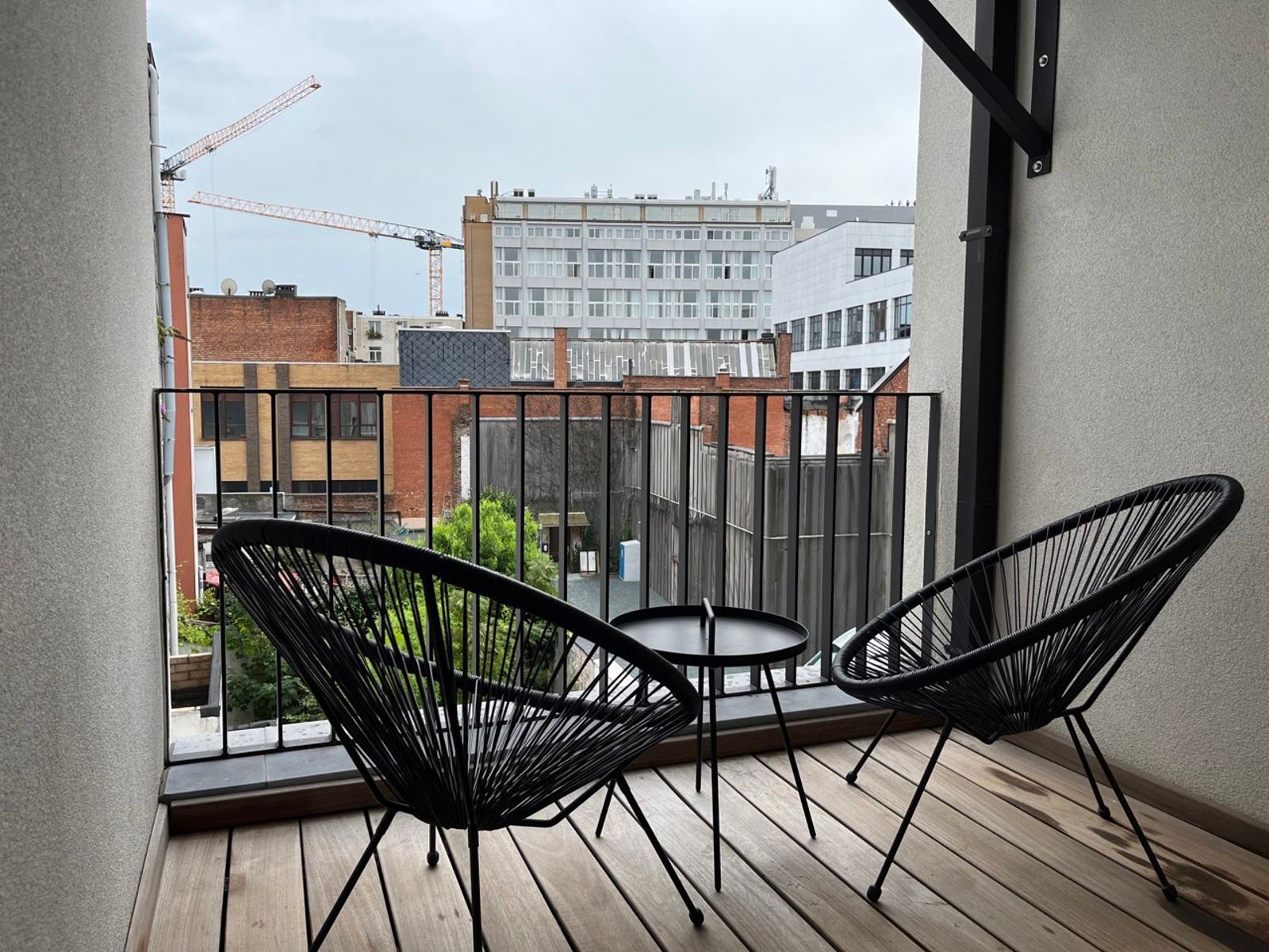 Gerenoveerd en stijlvol appartement met terras! foto 5