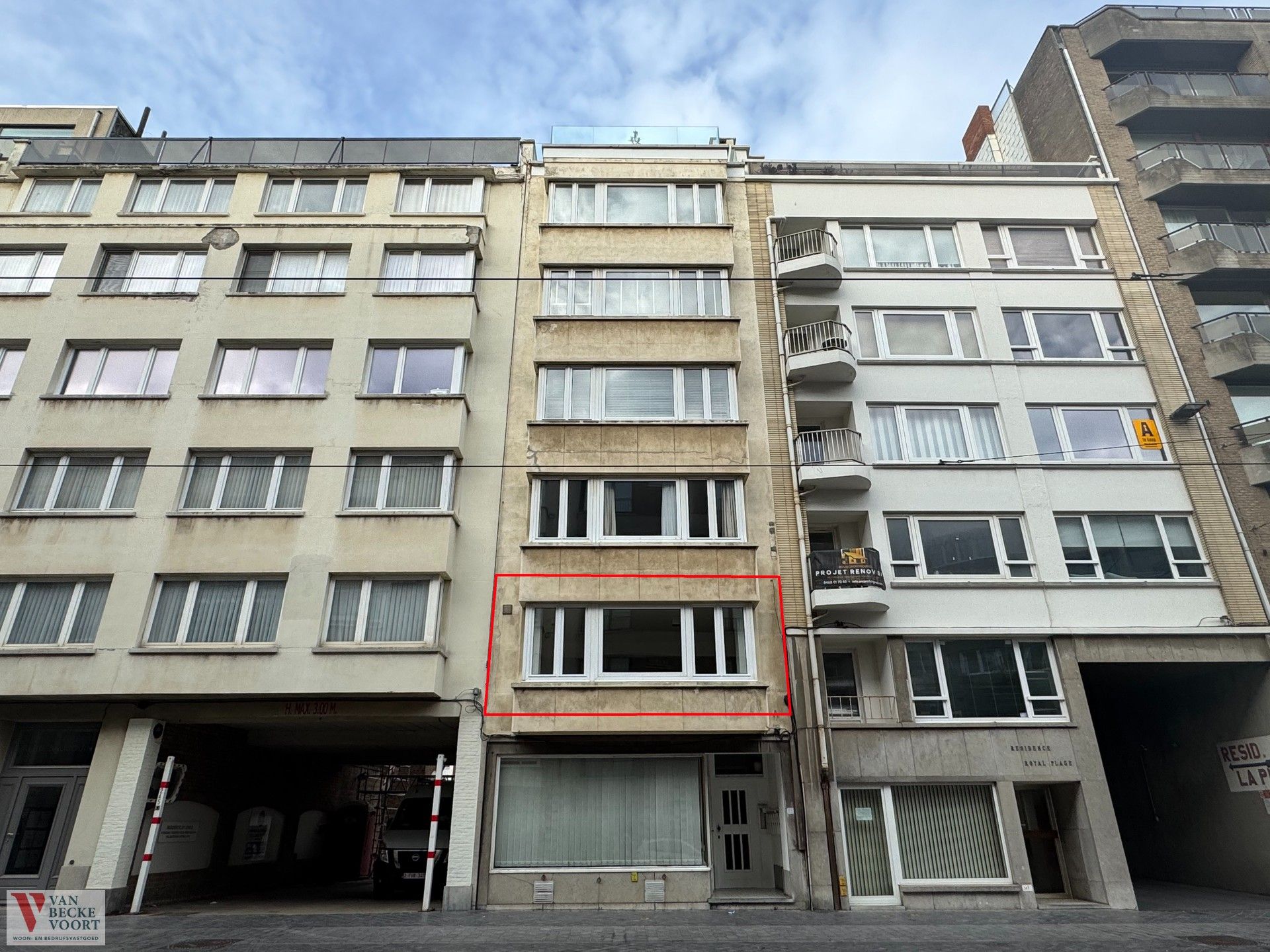 Stijlvol gerenoveerd appartement met 2 slaapkamers en terras foto {{pictureIndex}}