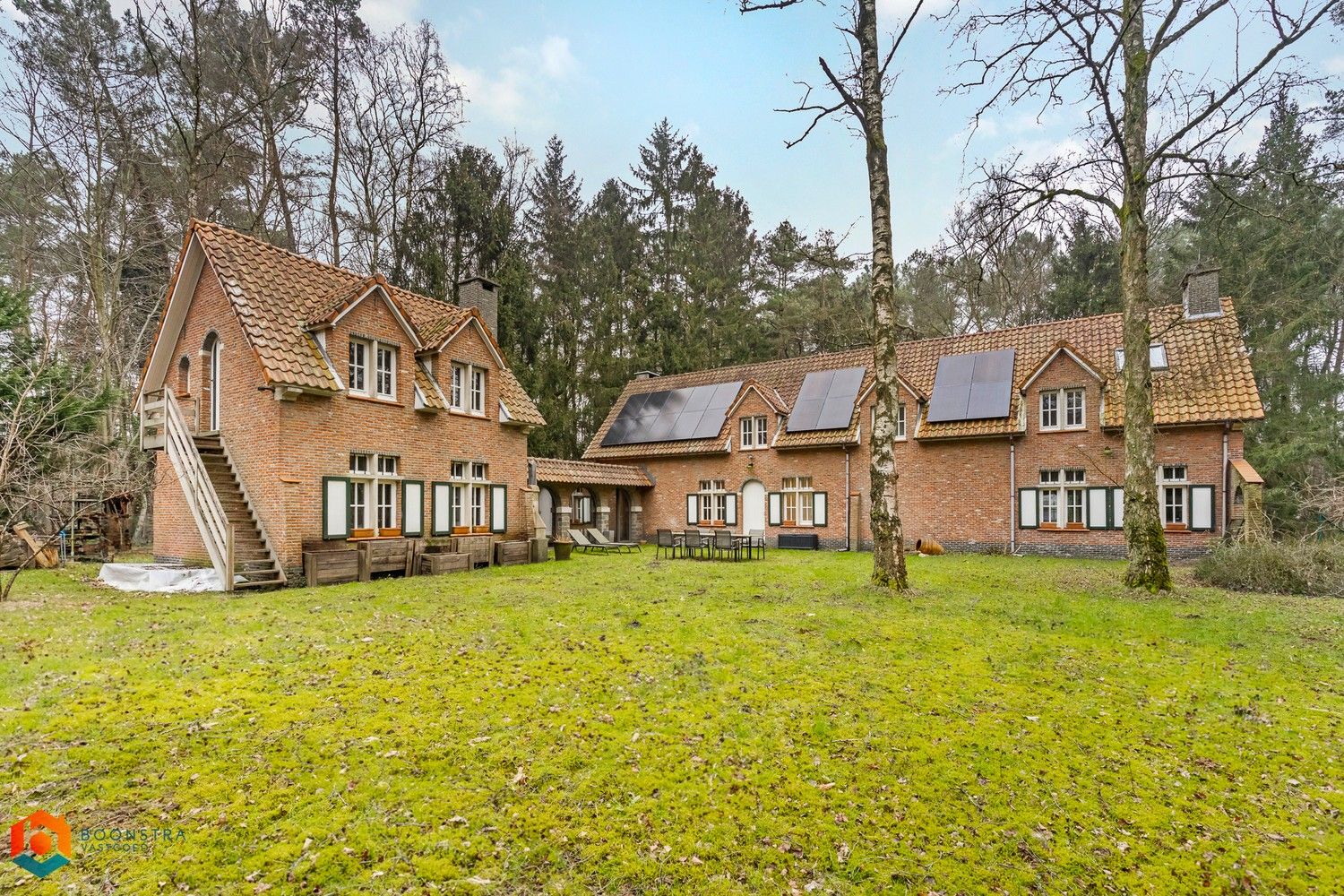 Hoofdfoto van de publicatie: Instapklare hoeve met mogelijk 5 slpkrs op 3302 m² te Herentals