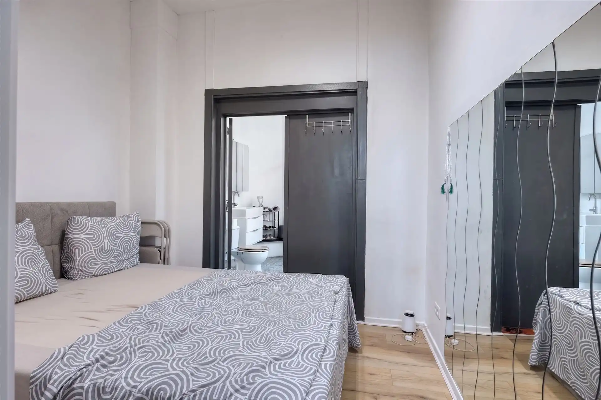 Ruime woning, momenteel ingericht als 4 studio's! foto 5